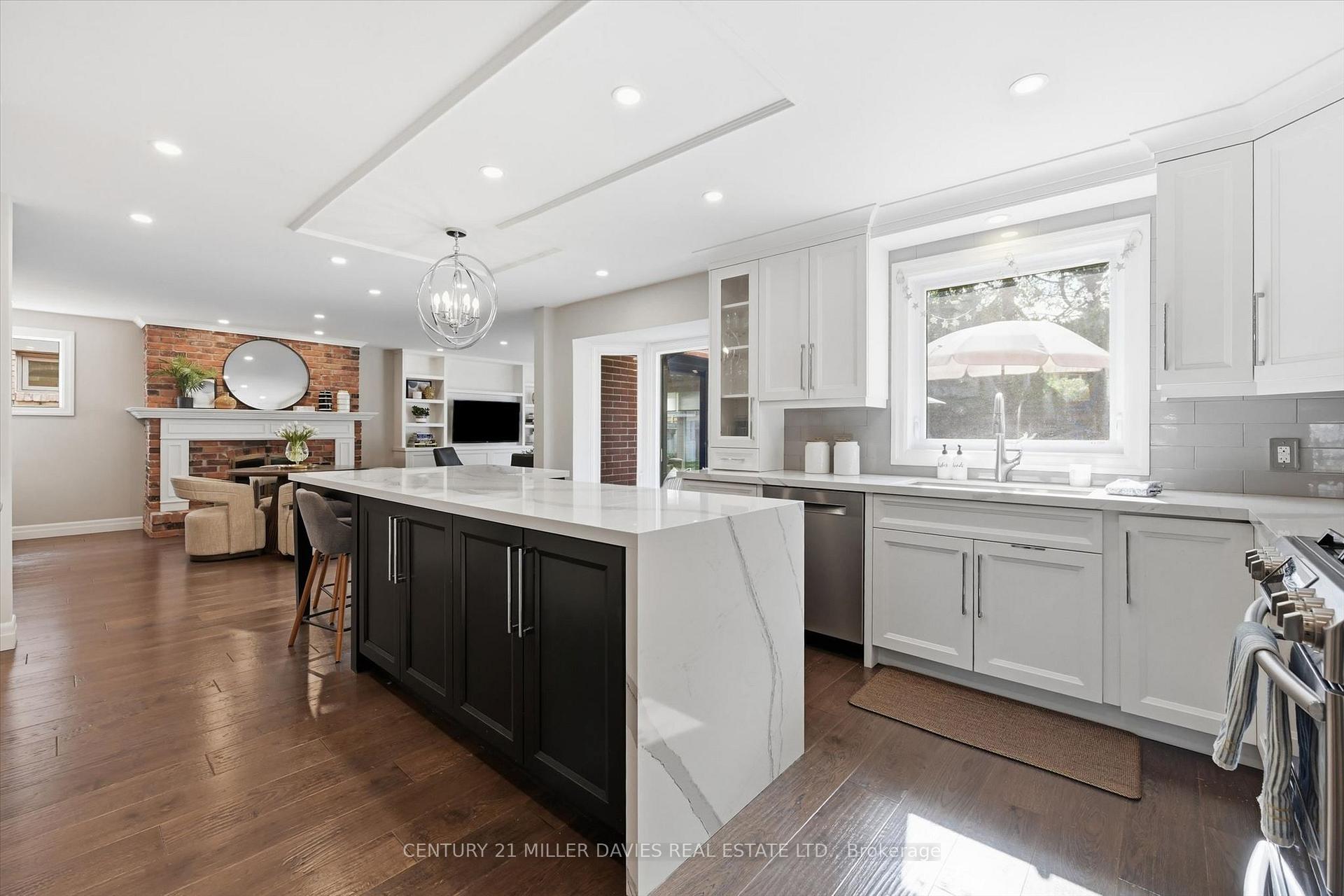 Photo 11 of 4450 Hawthorne Drive, Burlington, Shoreacres — HOMEH