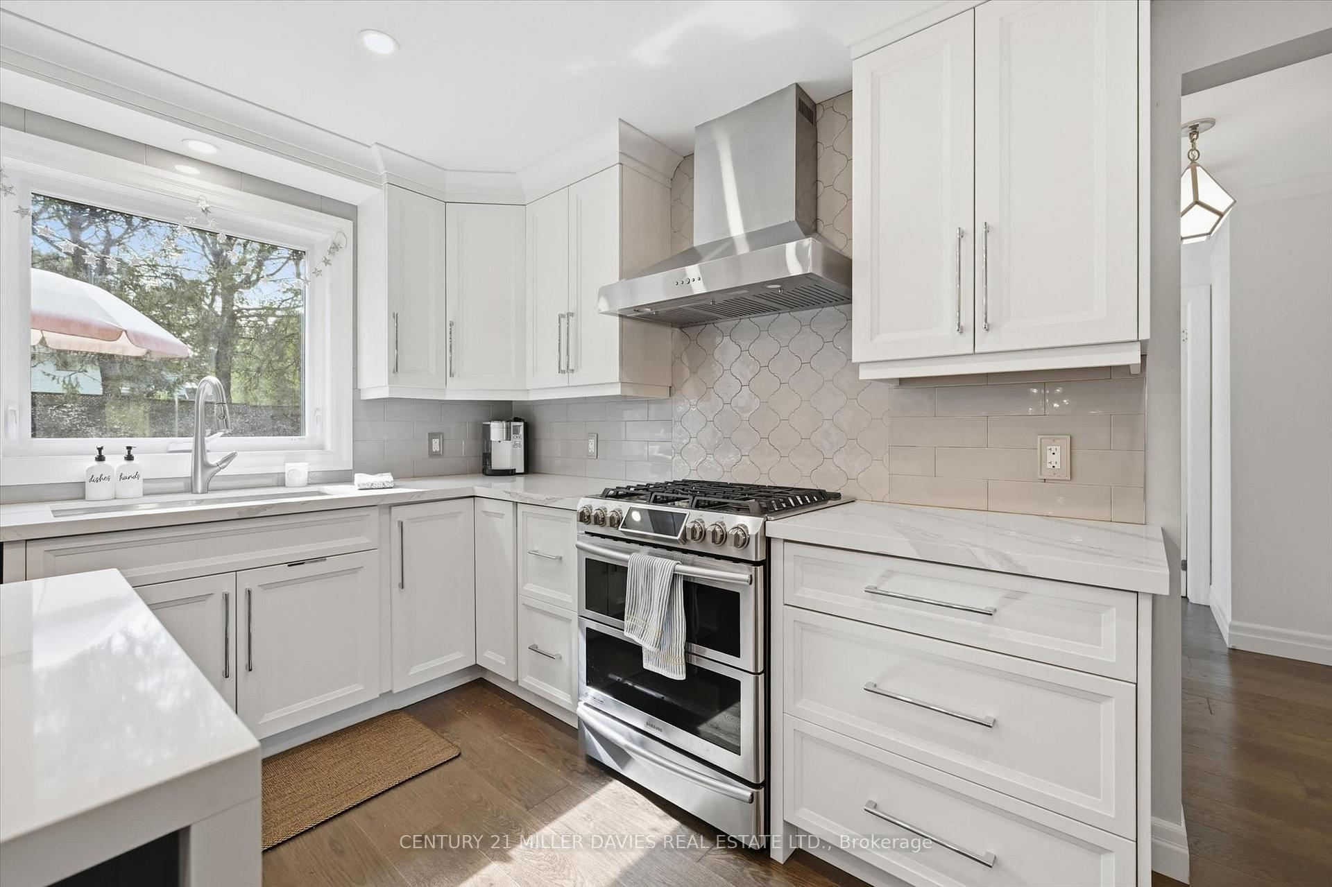 Photo 12 of 4450 Hawthorne Drive, Burlington, Shoreacres — HOMEH