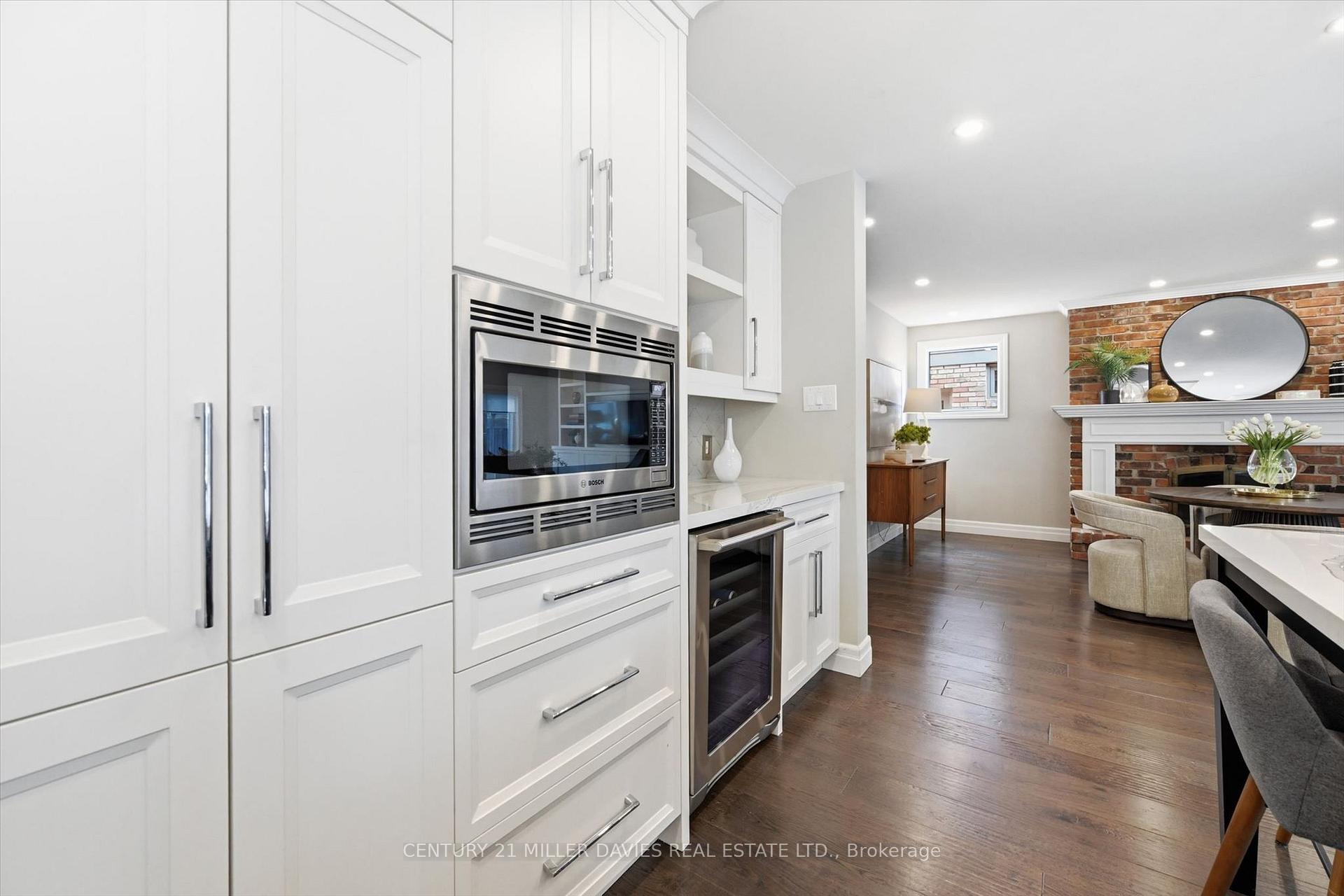 Photo 14 of 4450 Hawthorne Drive, Burlington, Shoreacres — HOMEH