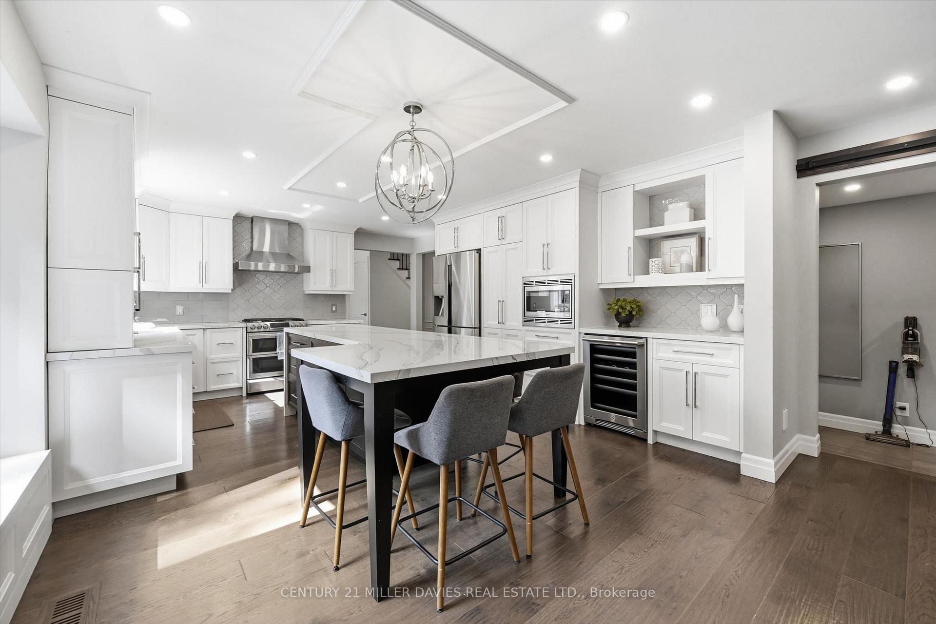 Photo 16 of 4450 Hawthorne Drive, Burlington, Shoreacres — HOMEH