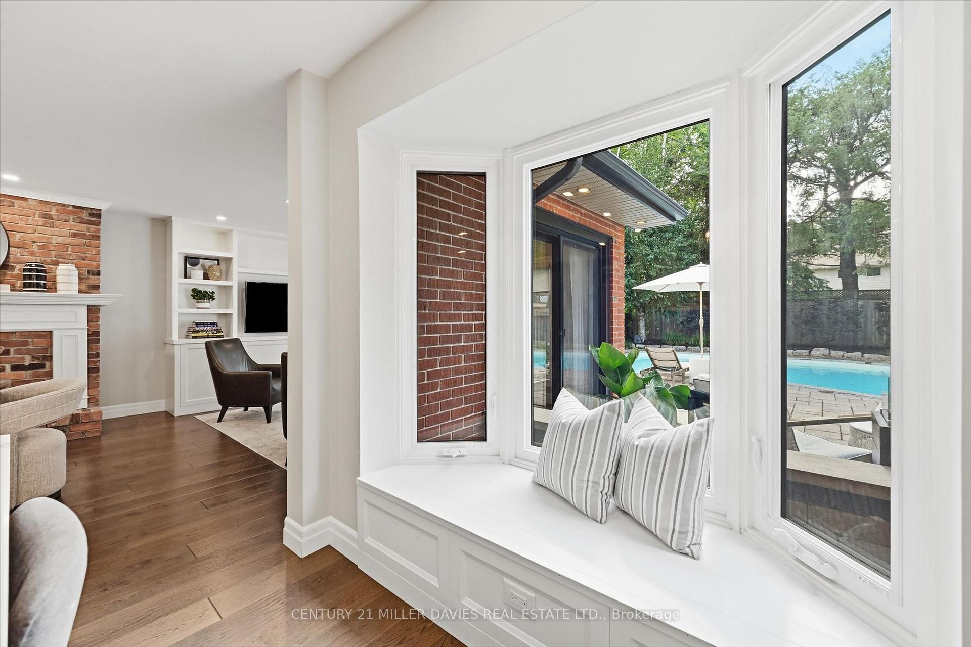 Photo 18 of 4450 Hawthorne Drive, Burlington, Shoreacres — HOMEH