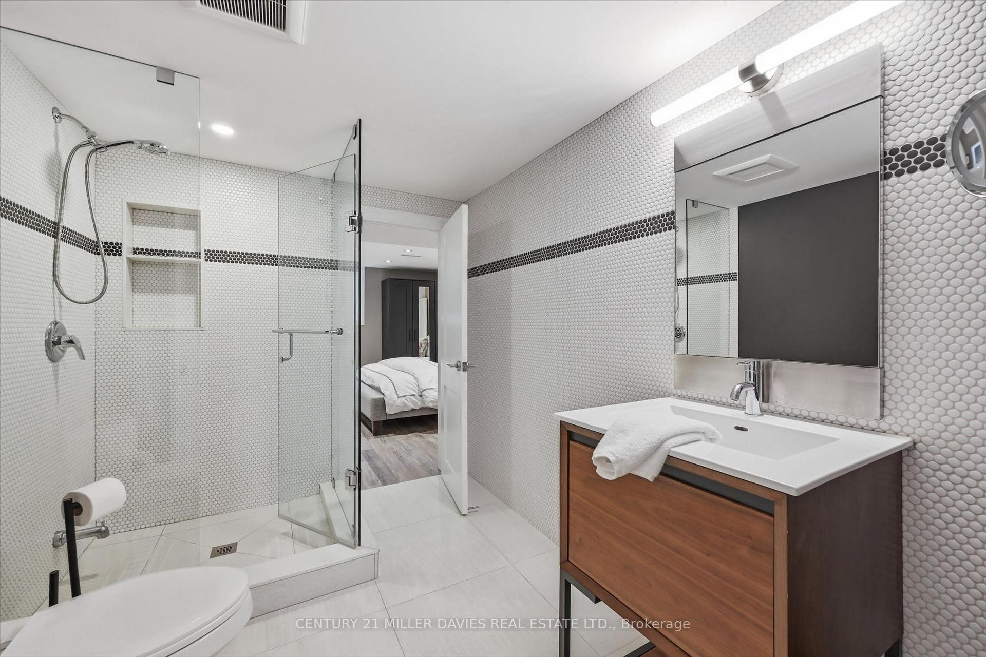 Photo 37 of 4450 Hawthorne Drive, Burlington, Shoreacres — HOMEH