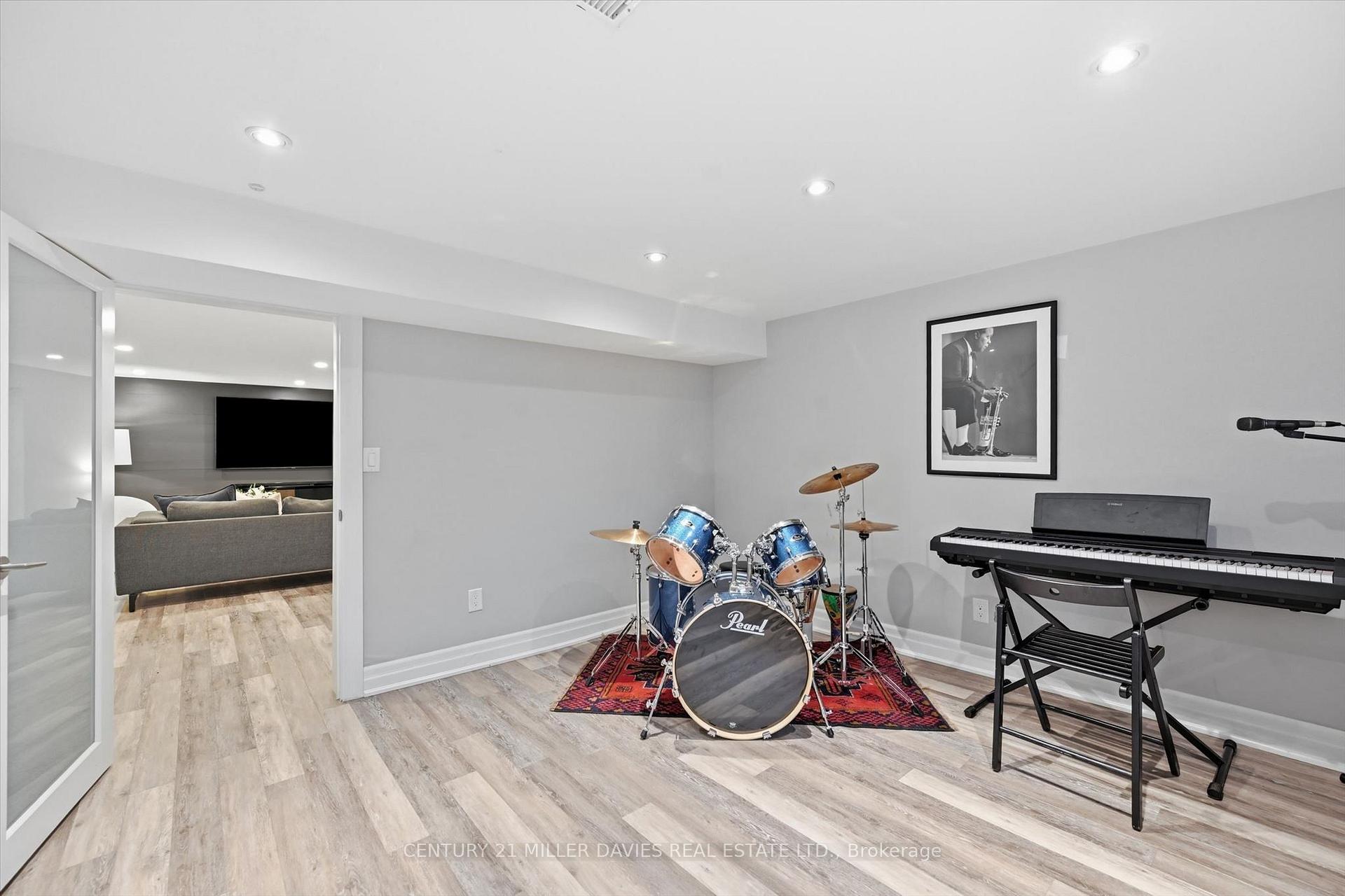 Photo 40 of 4450 Hawthorne Drive, Burlington, Shoreacres — HOMEH