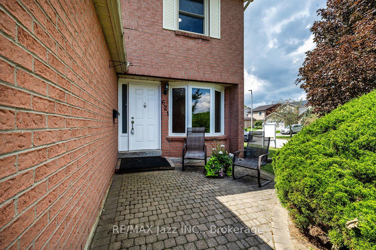 Photo 4 of 621 Flavelle Court, Pickering, Amberlea — HOMEH