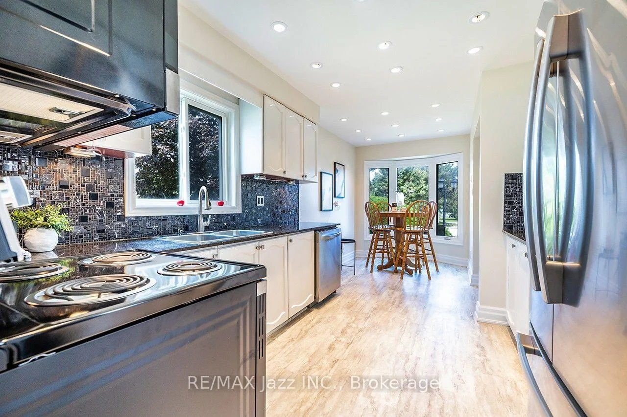 Photo 9 of 621 Flavelle Court, Pickering, Amberlea — HOMEH