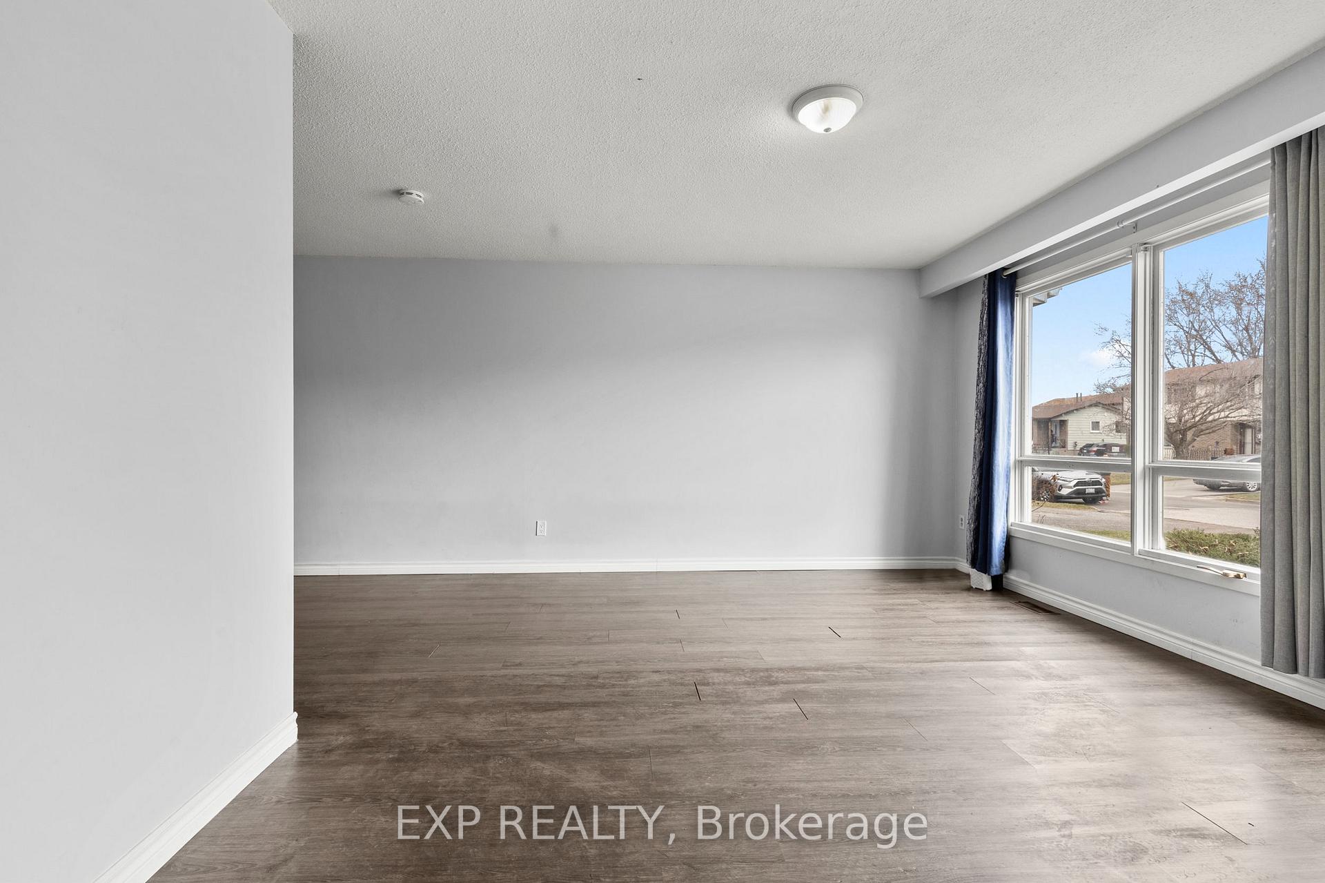 Photo 2 of 20 Canterbury Drive, St. Catharines, Oakdale — HOMEH