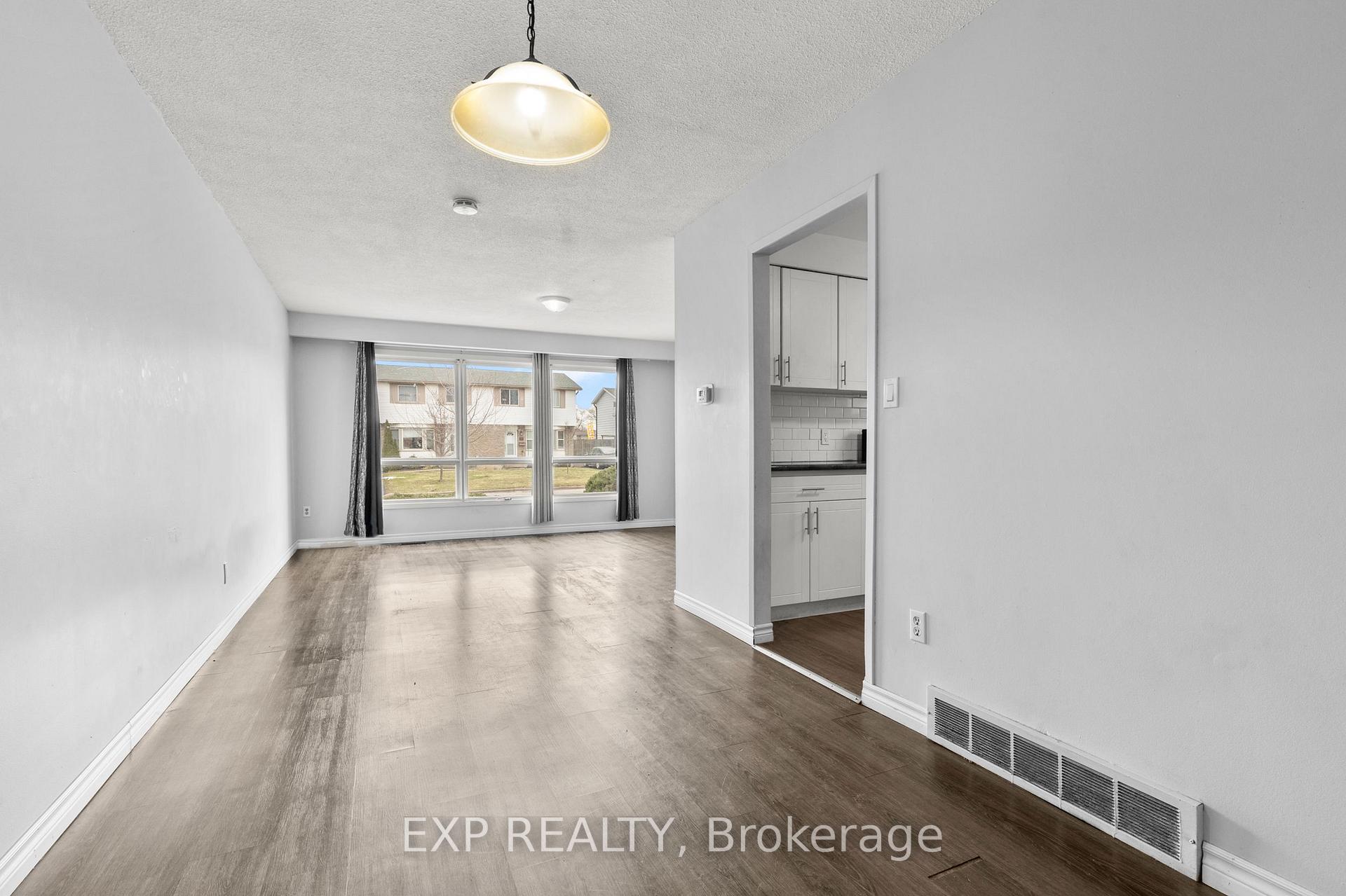 Photo 4 of 20 Canterbury Drive, St. Catharines, Oakdale — HOMEH