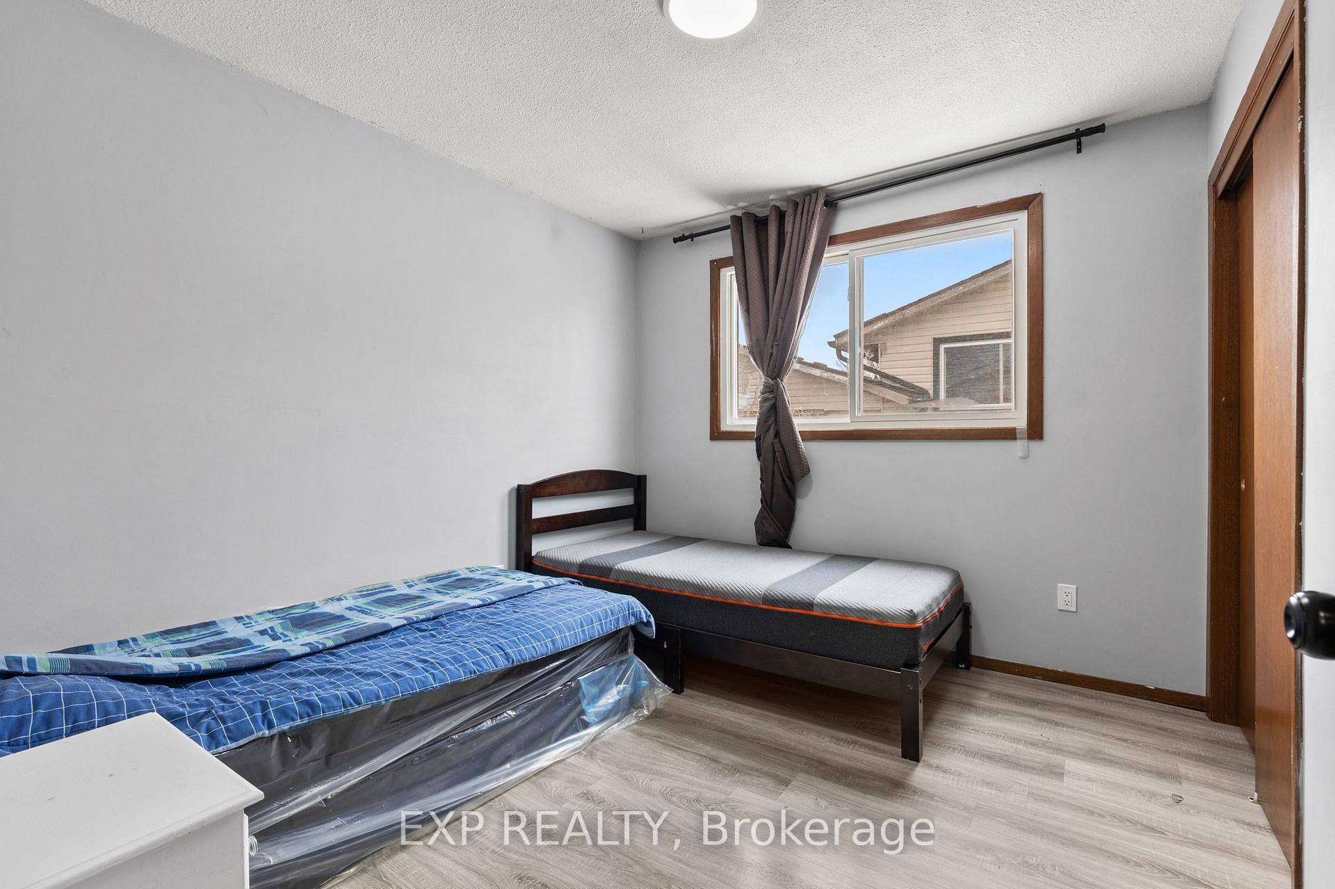 Photo 6 of 20 Canterbury Drive, St. Catharines, Oakdale — HOMEH