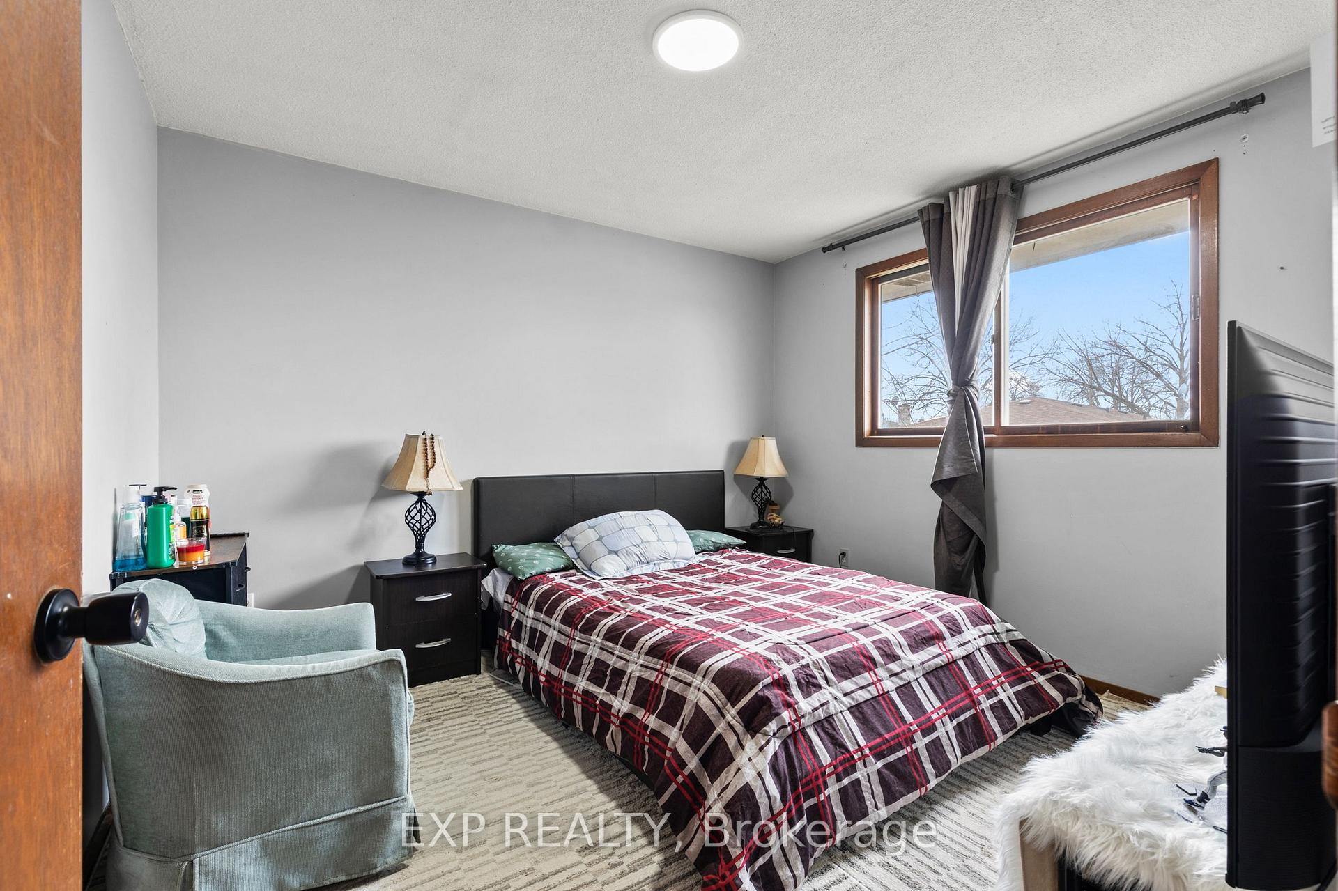 Photo 7 of 20 Canterbury Drive, St. Catharines, Oakdale — HOMEH