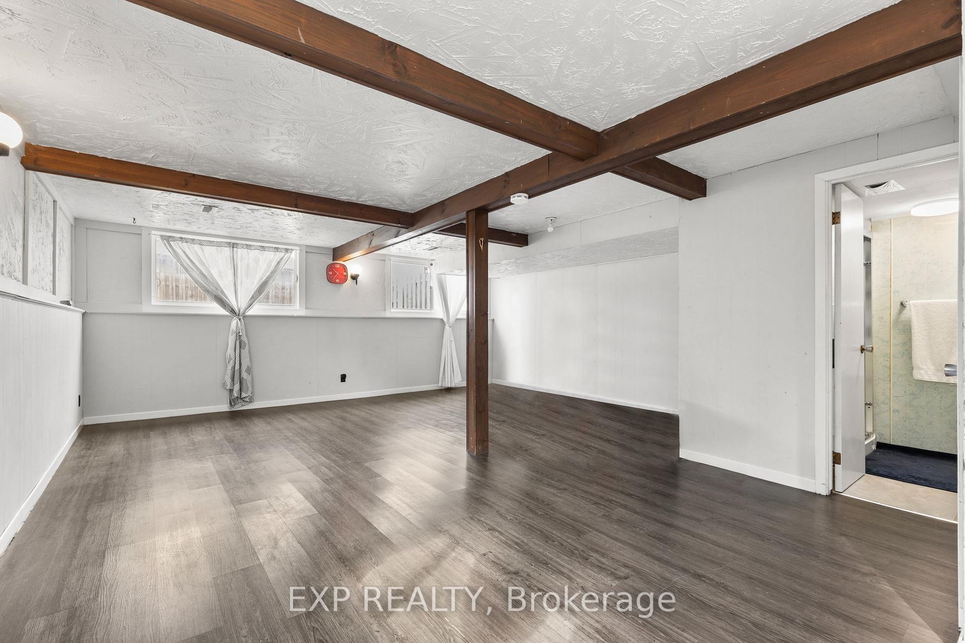 Photo 10 of 20 Canterbury Drive, St. Catharines, Oakdale — HOMEH