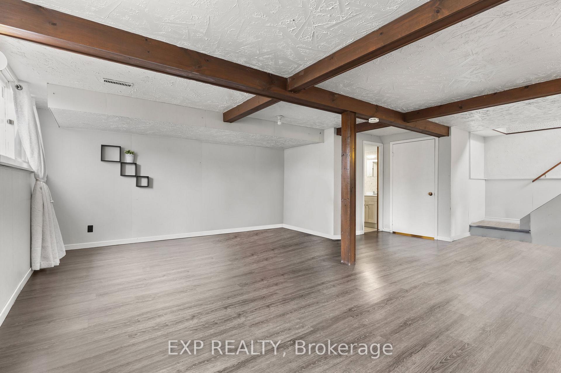 Photo 11 of 20 Canterbury Drive, St. Catharines, Oakdale — HOMEH