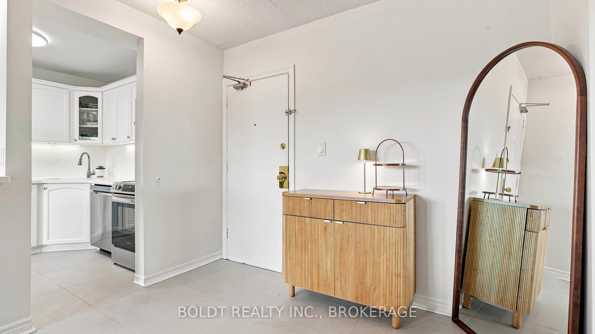 Photo of Unit 307, 264 Oakdale Avenue