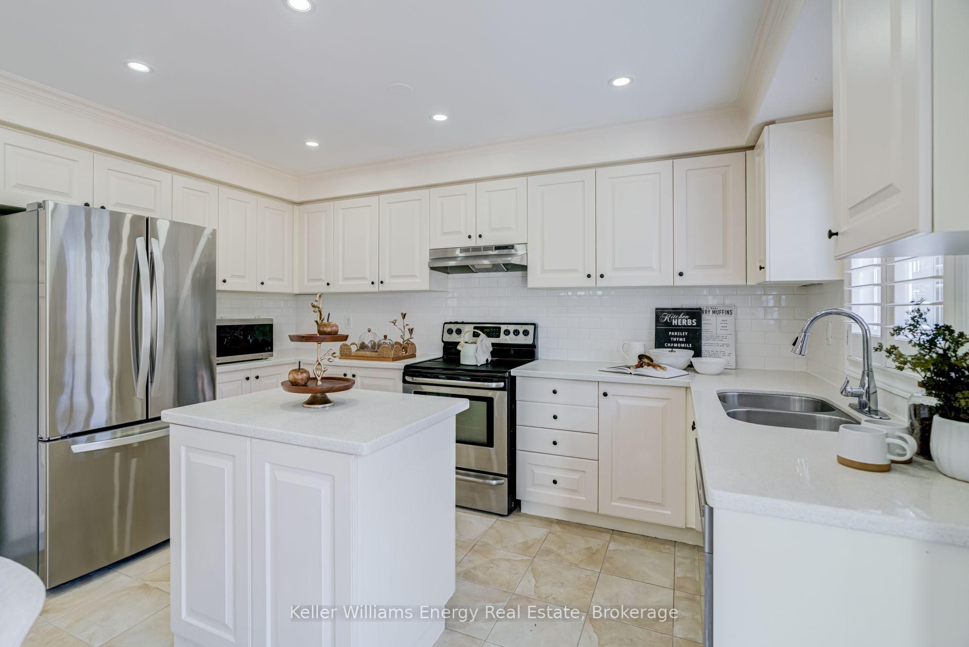Photo 3 of 1342 Harlstone Crescent, Oshawa, Taunton — HOMEH