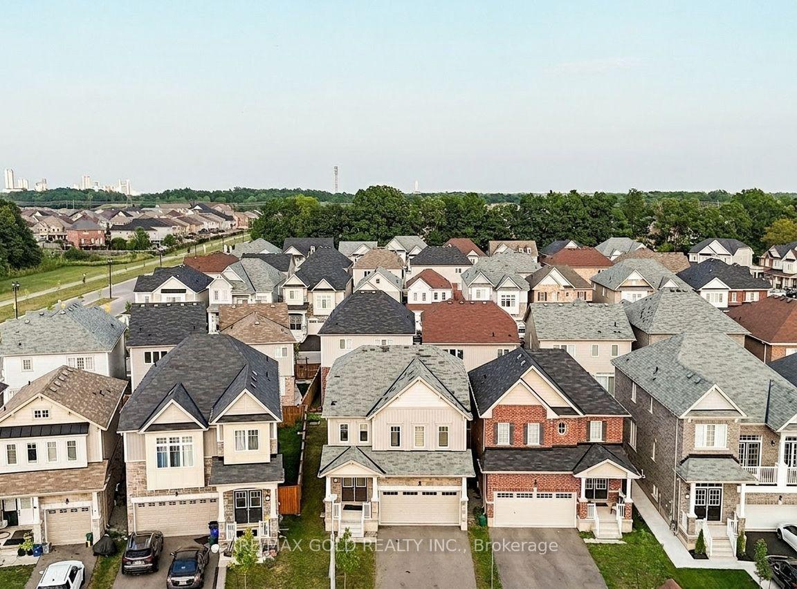 Photo 2 of 8005 Odell Crescent, Niagara Falls, Brown — HOMEH