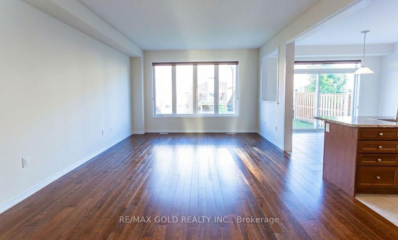 Photo 5 of 8005 Odell Crescent, Niagara Falls, Brown — HOMEH