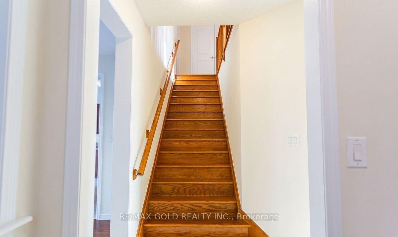 Photo 10 of 8005 Odell Crescent, Niagara Falls, Brown — HOMEH