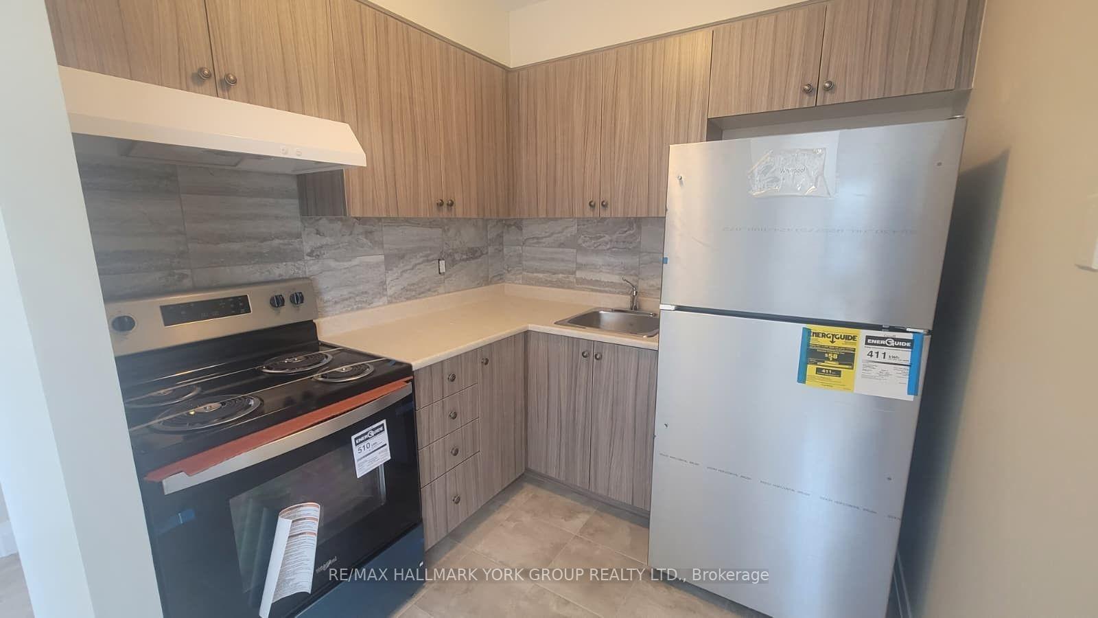 Photo 3 of Unit 310, 14 Wellington Street E, Aurora, Aurora Village — HOMEH