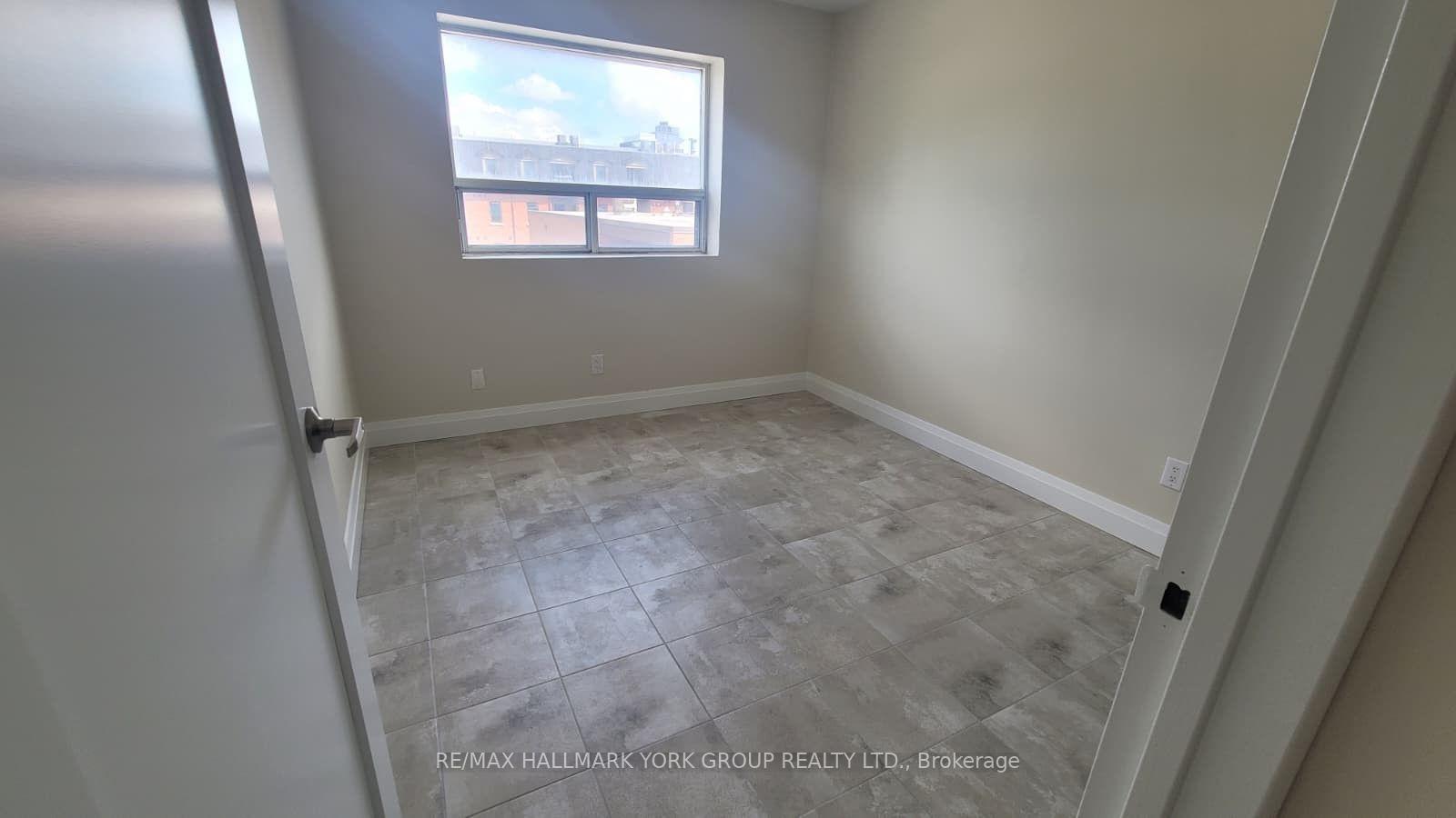 Photo 7 of Unit 310, 14 Wellington Street E, Aurora, Aurora Village — HOMEH