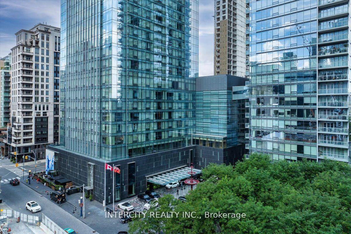 Photo of Unit 4001, 50 Yorkville Avenue