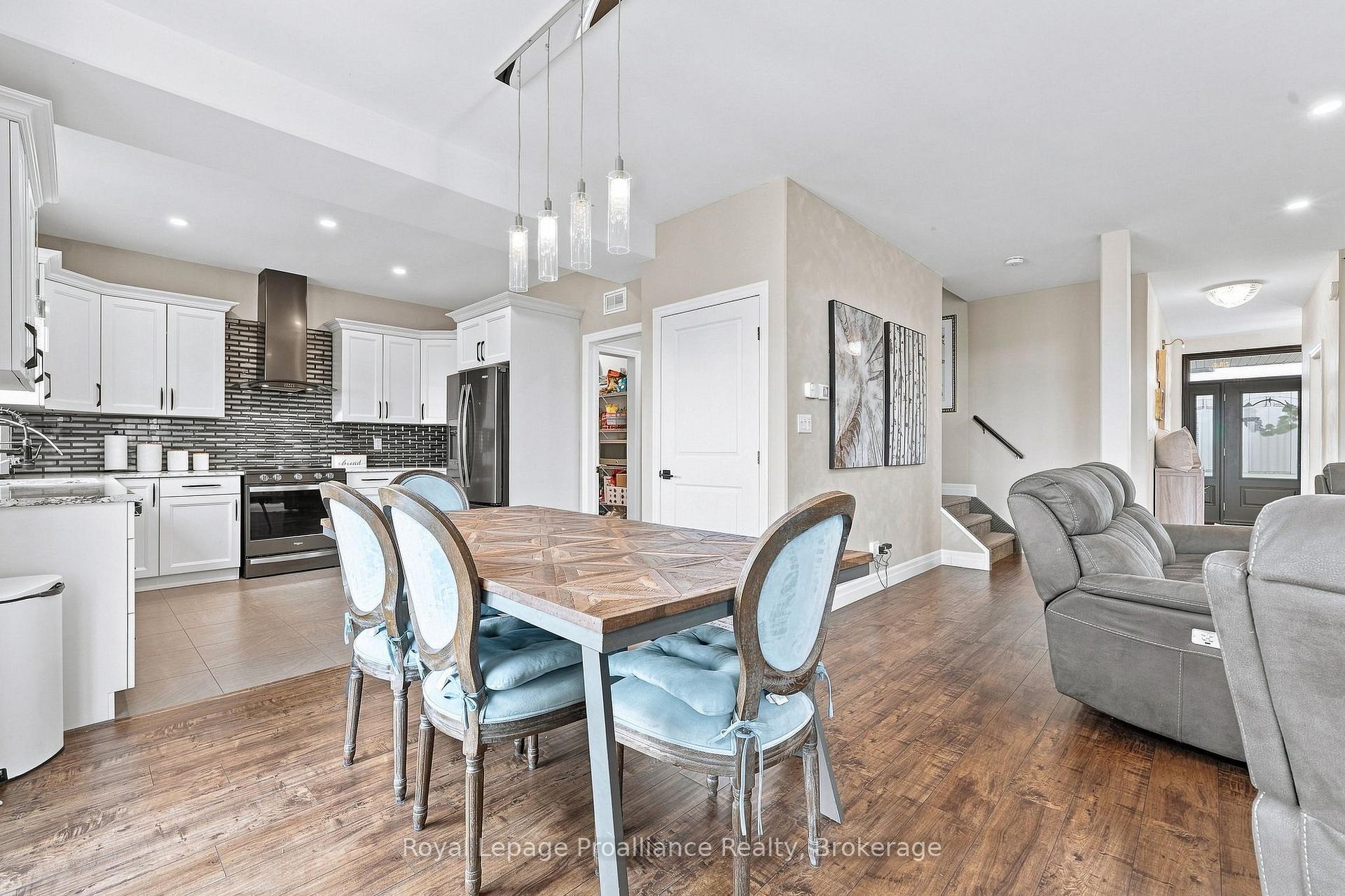 Photo 12 of 92 Northumberland Boulevard, Quinte West, Murray Ward — HOMEH