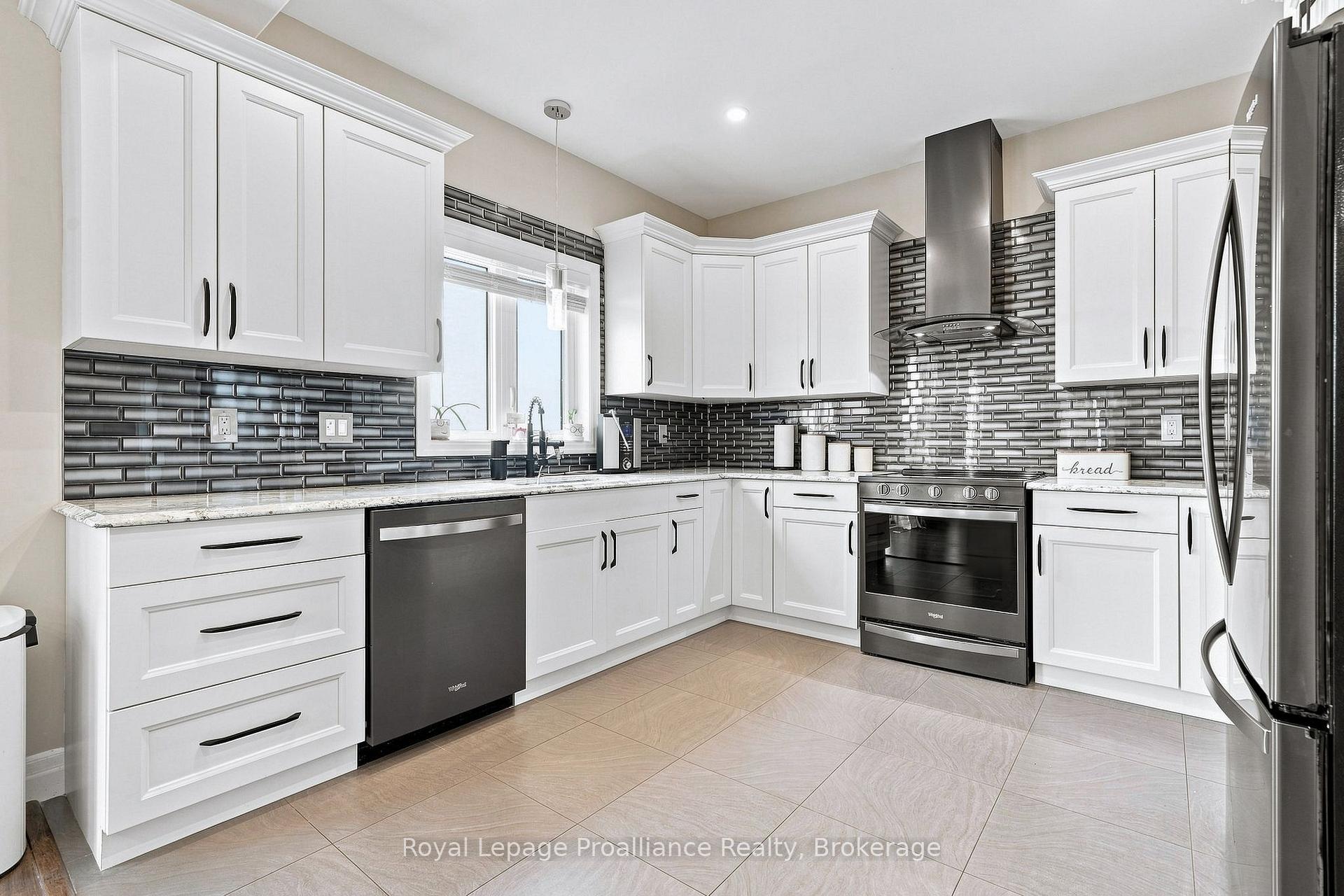 Photo 13 of 92 Northumberland Boulevard, Quinte West, Murray Ward — HOMEH