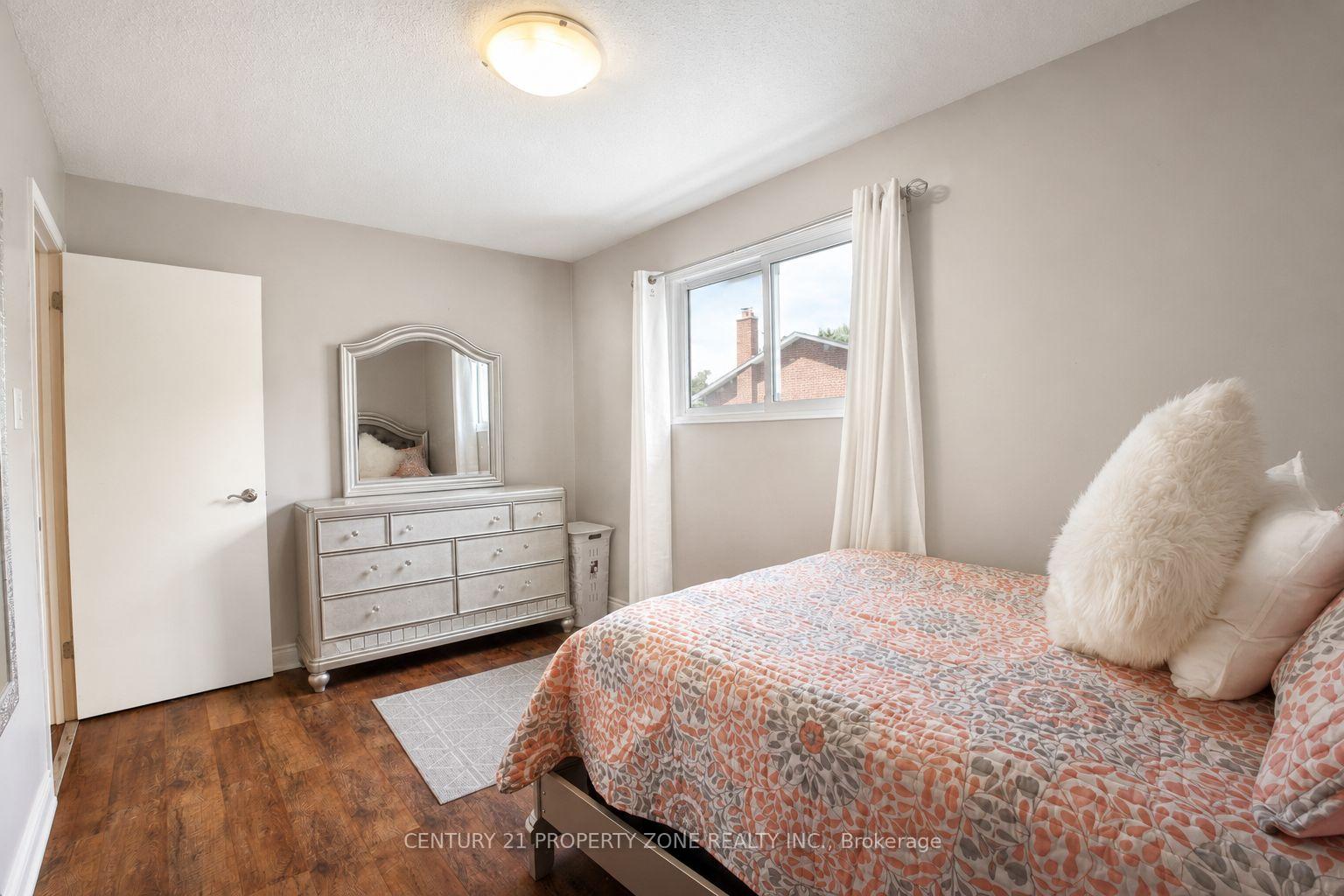 Photo 13 of 27 Madrid Crescent N, Brampton, Central Park — HOMEH