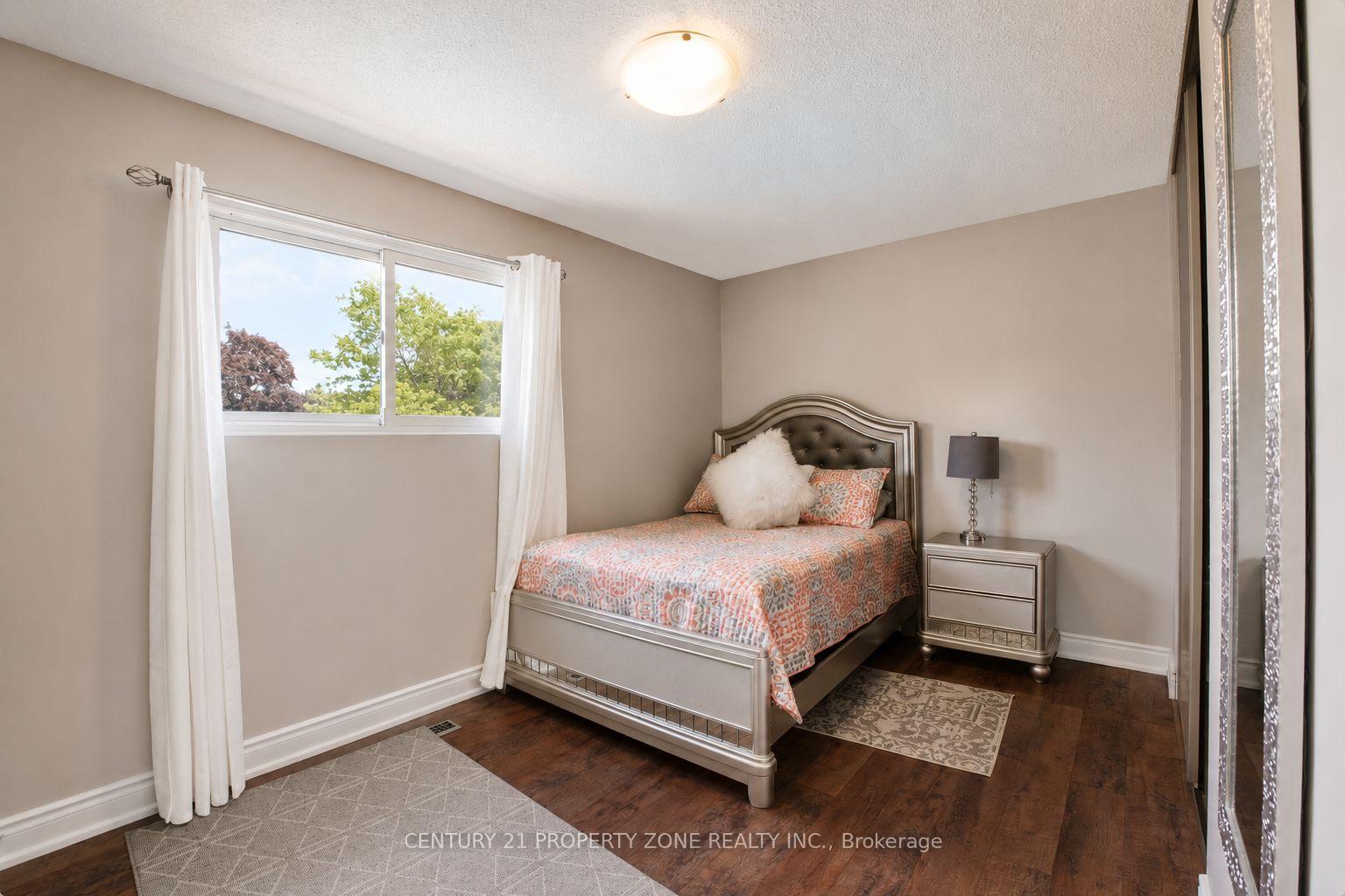 Photo 21 of 27 Madrid Crescent N, Brampton, Central Park — HOMEH