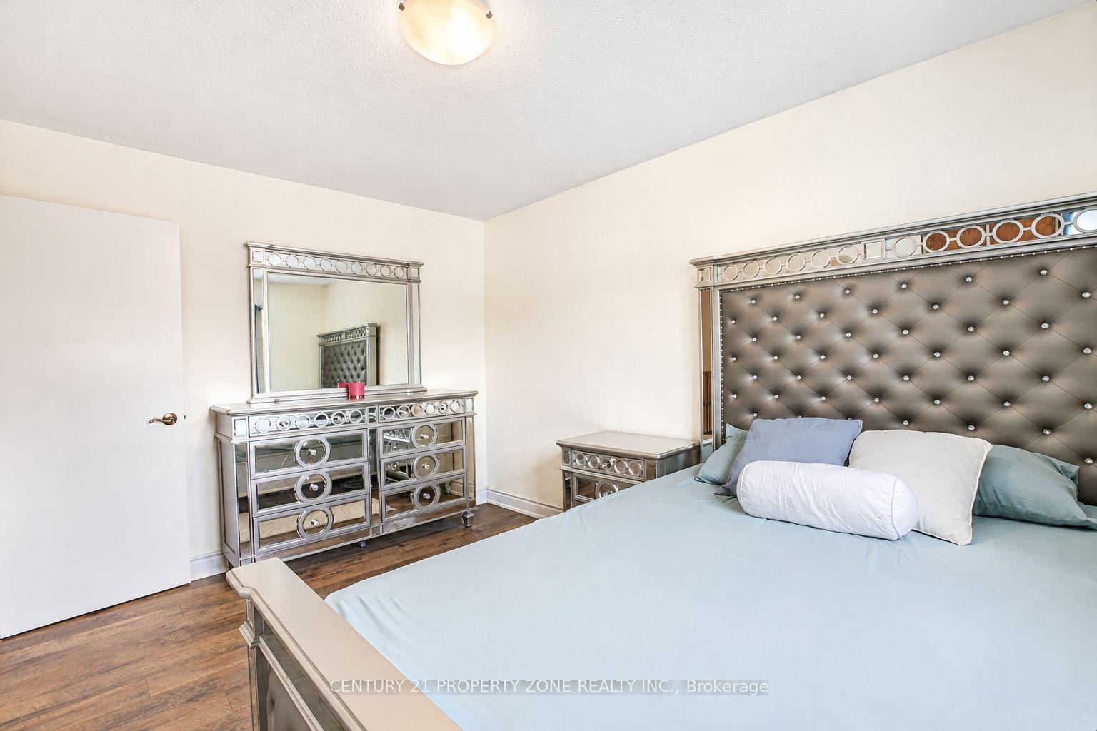 Photo 24 of 27 Madrid Crescent N, Brampton, Central Park — HOMEH