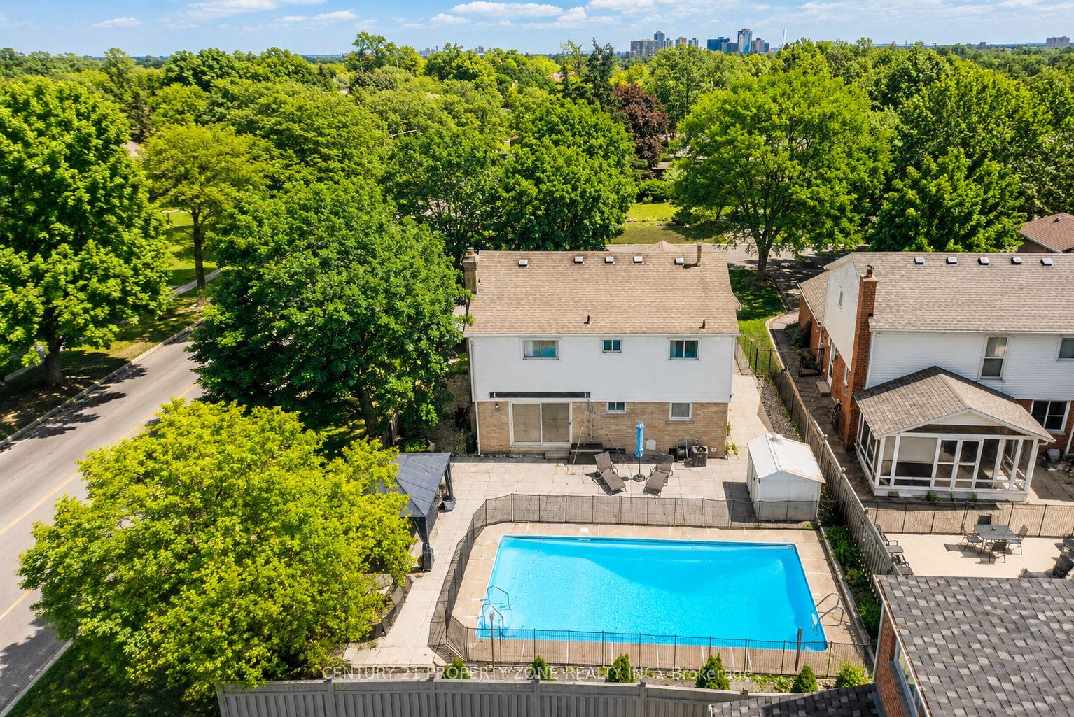 Photo 36 of 27 Madrid Crescent N, Brampton, Central Park — HOMEH