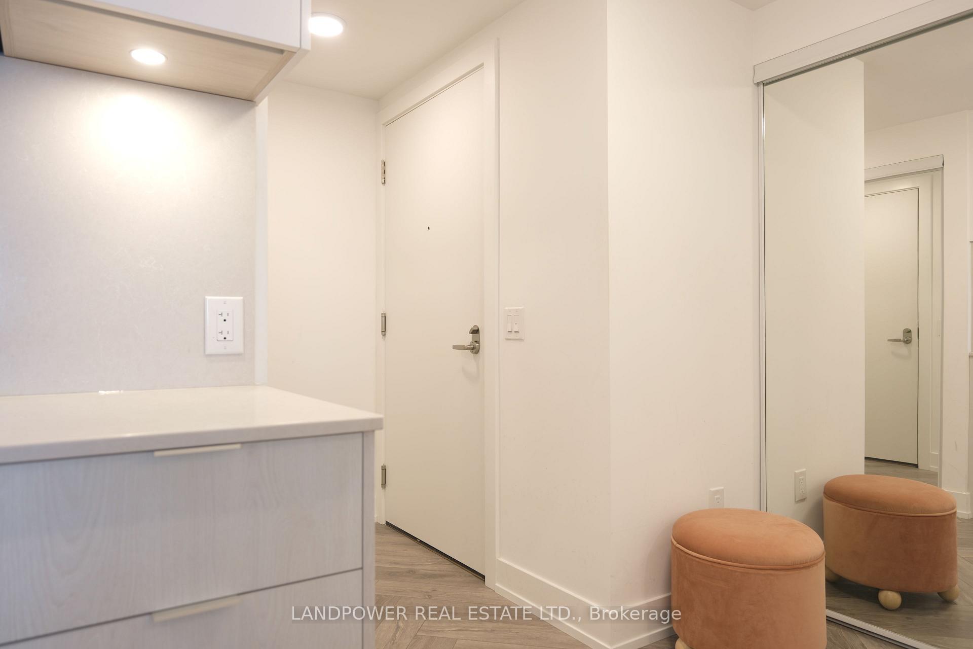 Photo 3 of Unit 819, 9 Clegg Road, Markham, Unionville — HOMEH