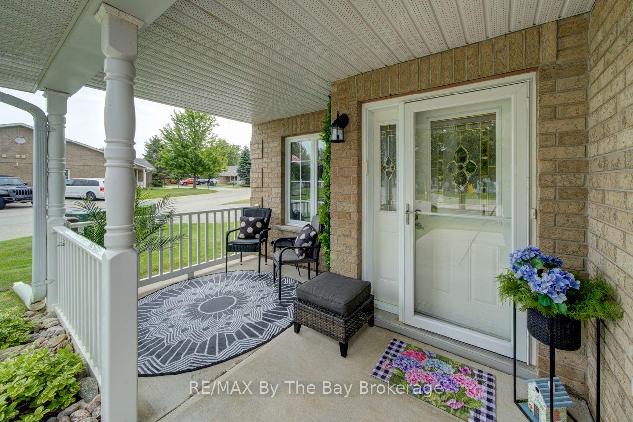 Photo 2 of 15 Meadow Lane, Wasaga Beach — HOMEH