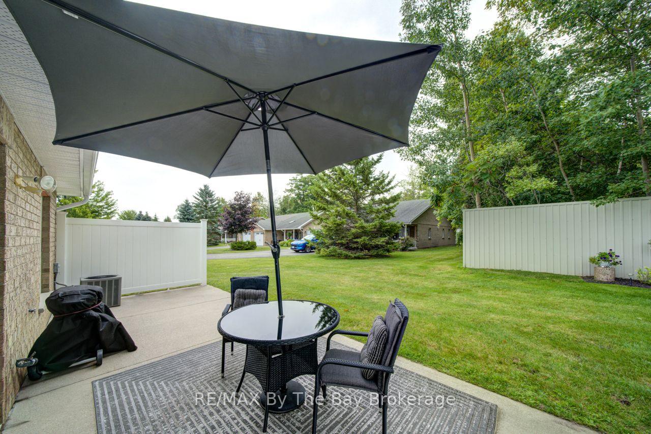 Photo 4 of 15 Meadow Lane, Wasaga Beach — HOMEH