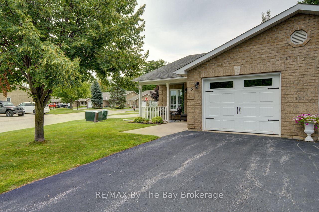 Photo 6 of 15 Meadow Lane, Wasaga Beach — HOMEH