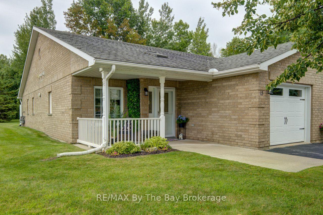 Photo 7 of 15 Meadow Lane, Wasaga Beach — HOMEH