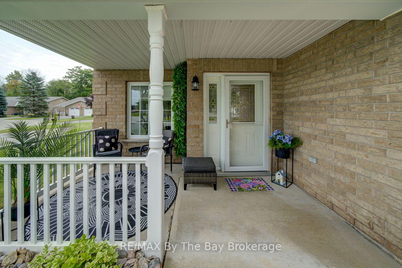 Photo 9 of 15 Meadow Lane, Wasaga Beach — HOMEH