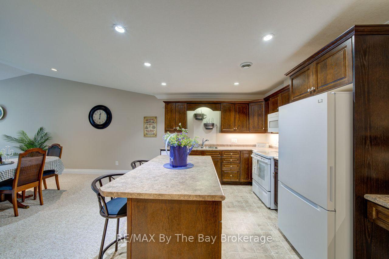 Photo 11 of 15 Meadow Lane, Wasaga Beach — HOMEH