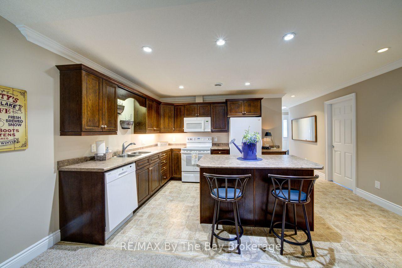 Photo 13 of 15 Meadow Lane, Wasaga Beach — HOMEH