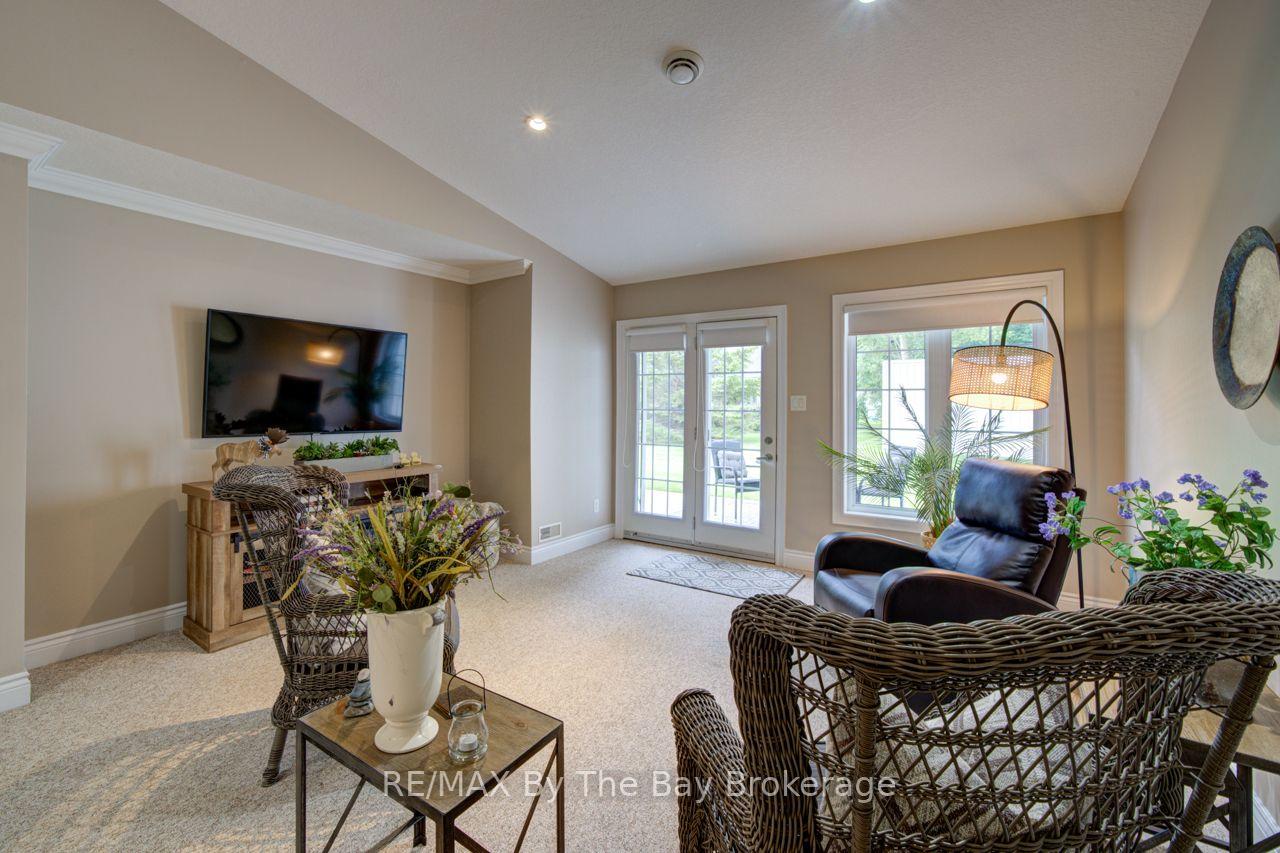 Photo 23 of 15 Meadow Lane, Wasaga Beach — HOMEH