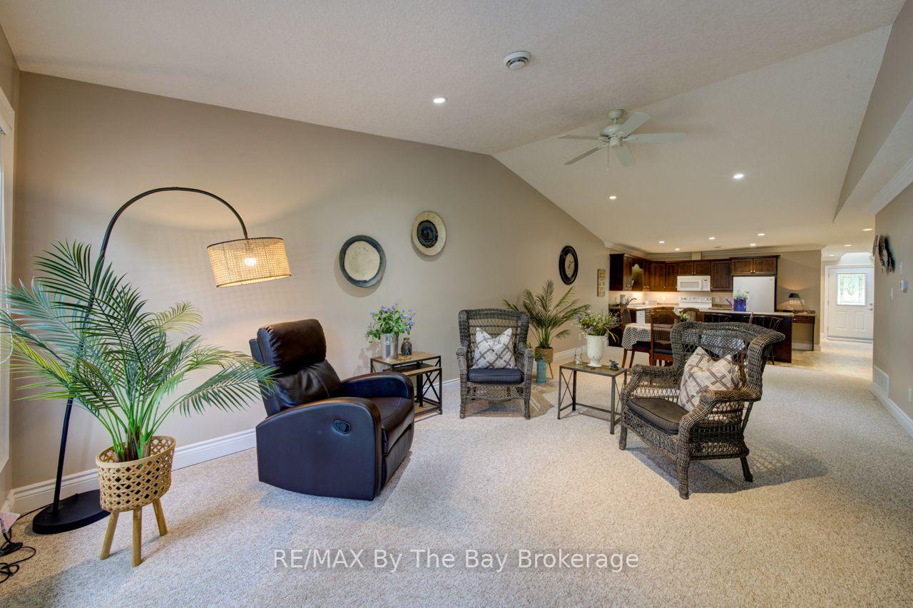 Photo 24 of 15 Meadow Lane, Wasaga Beach — HOMEH