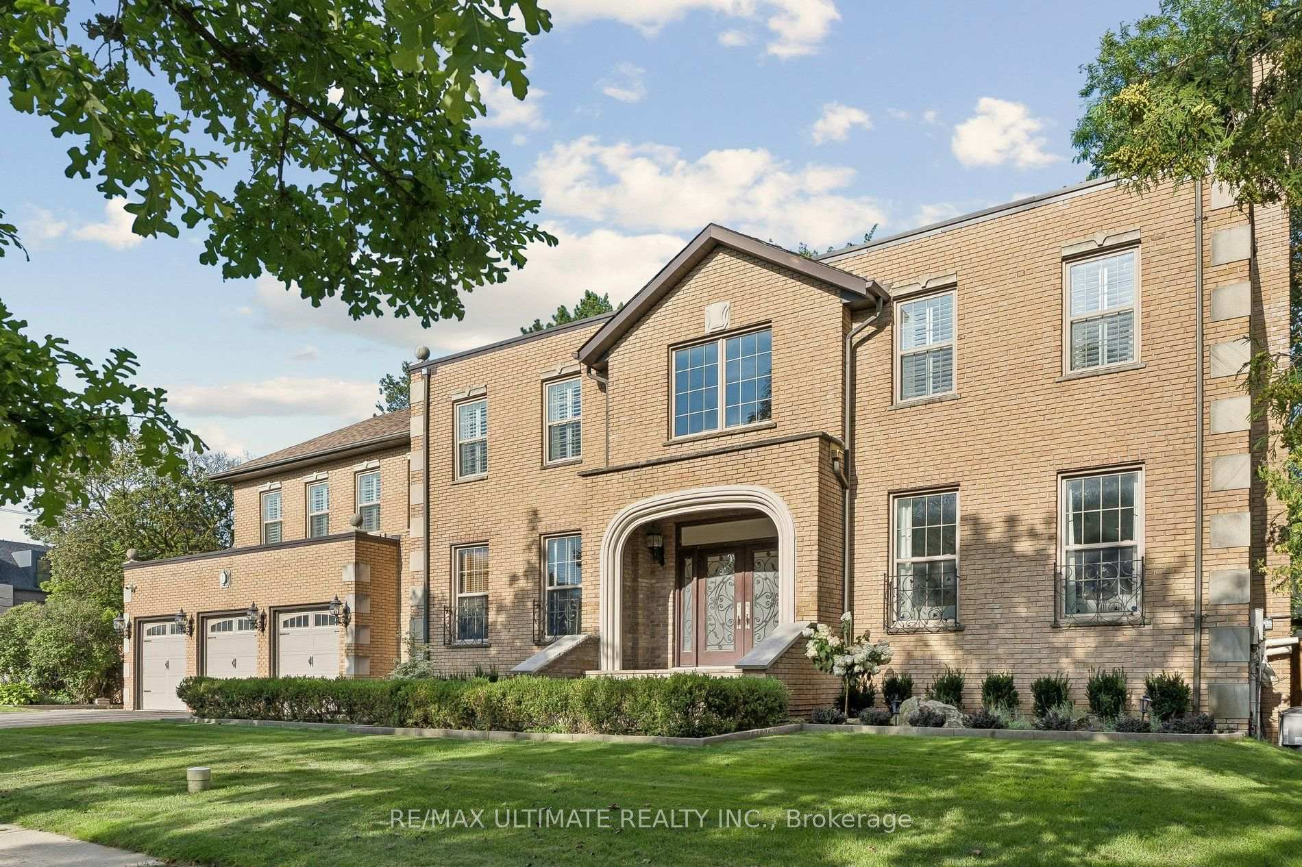 Front of 1 Versailles Court