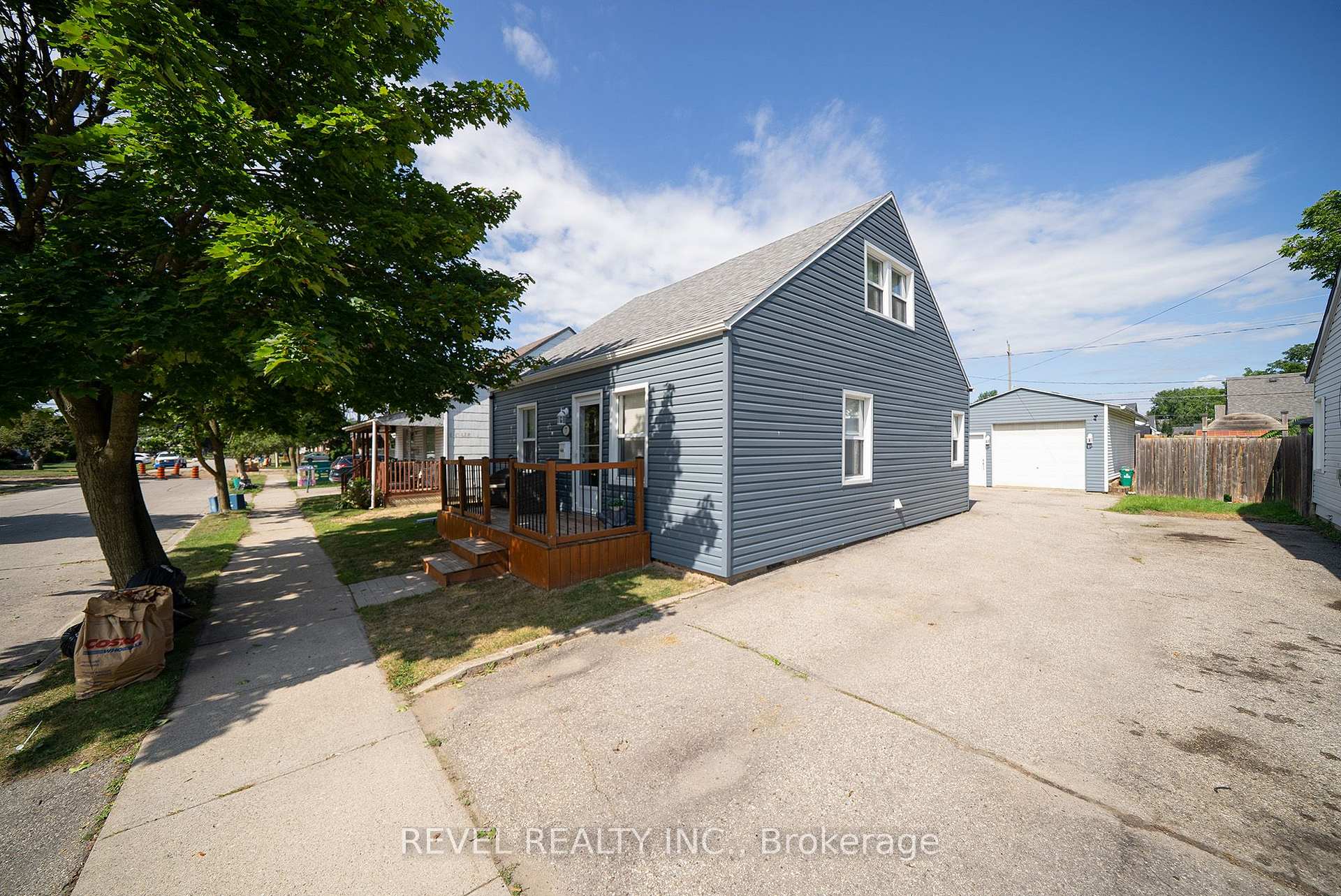 Photo 4 of 77 Eighth Avenue, Brantford, Eagle Place East — HOMEH