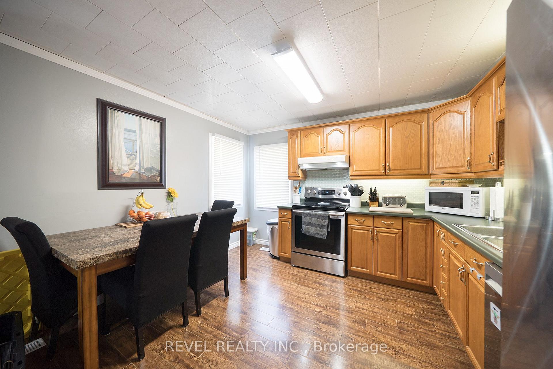 Photo 8 of 77 Eighth Avenue, Brantford, Eagle Place East — HOMEH