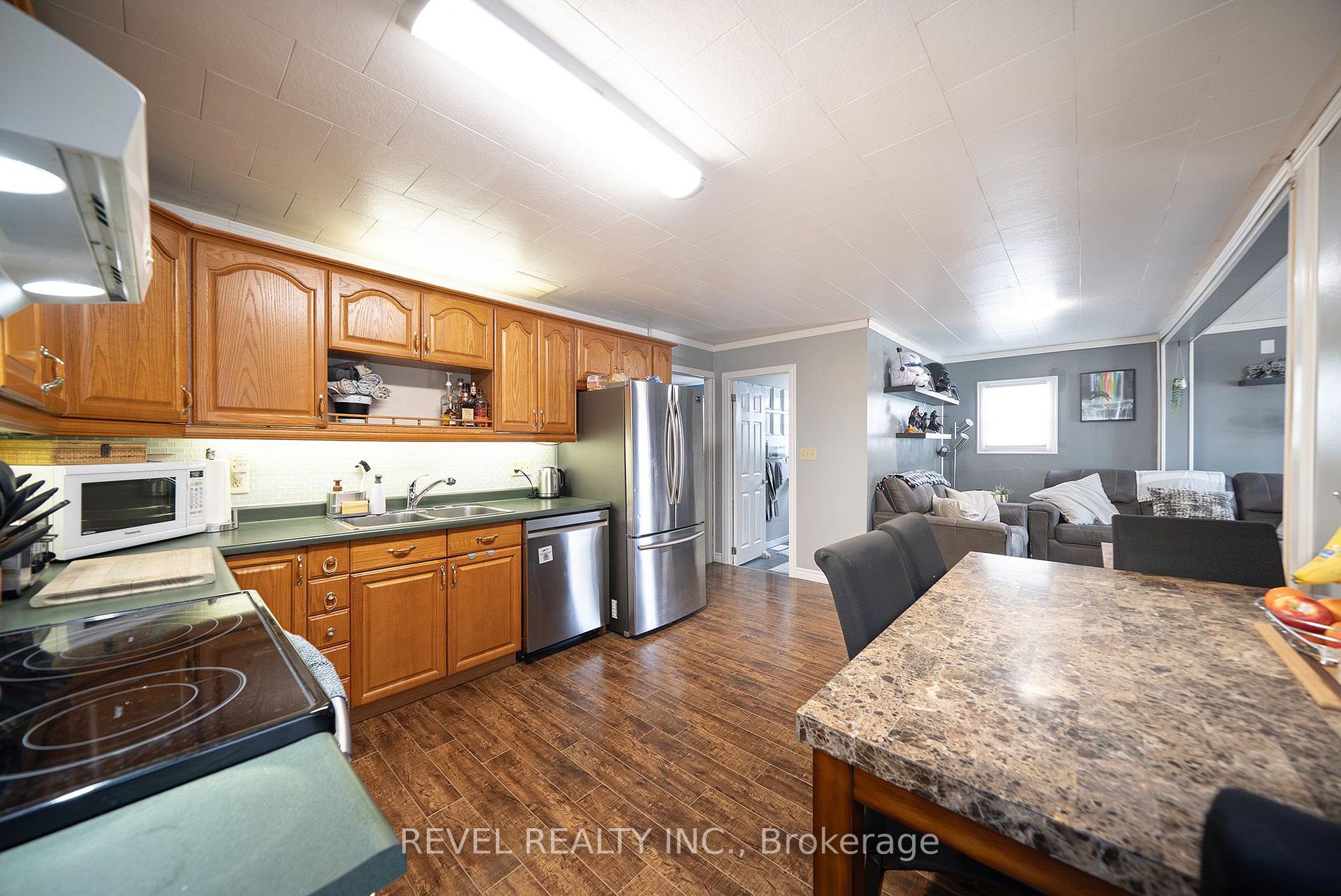 Photo 9 of 77 Eighth Avenue, Brantford, Eagle Place East — HOMEH