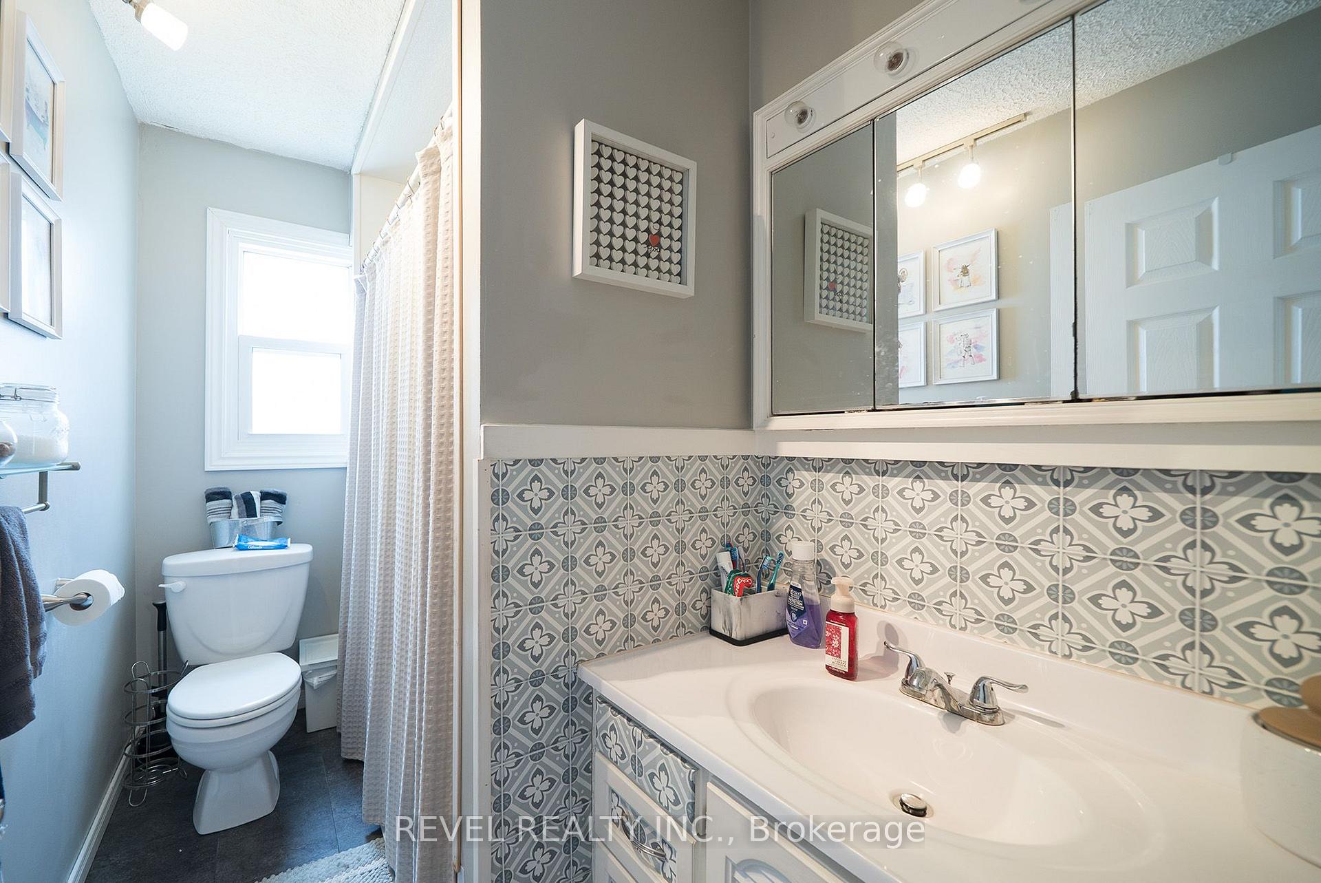 Photo 14 of 77 Eighth Avenue, Brantford, Eagle Place East — HOMEH
