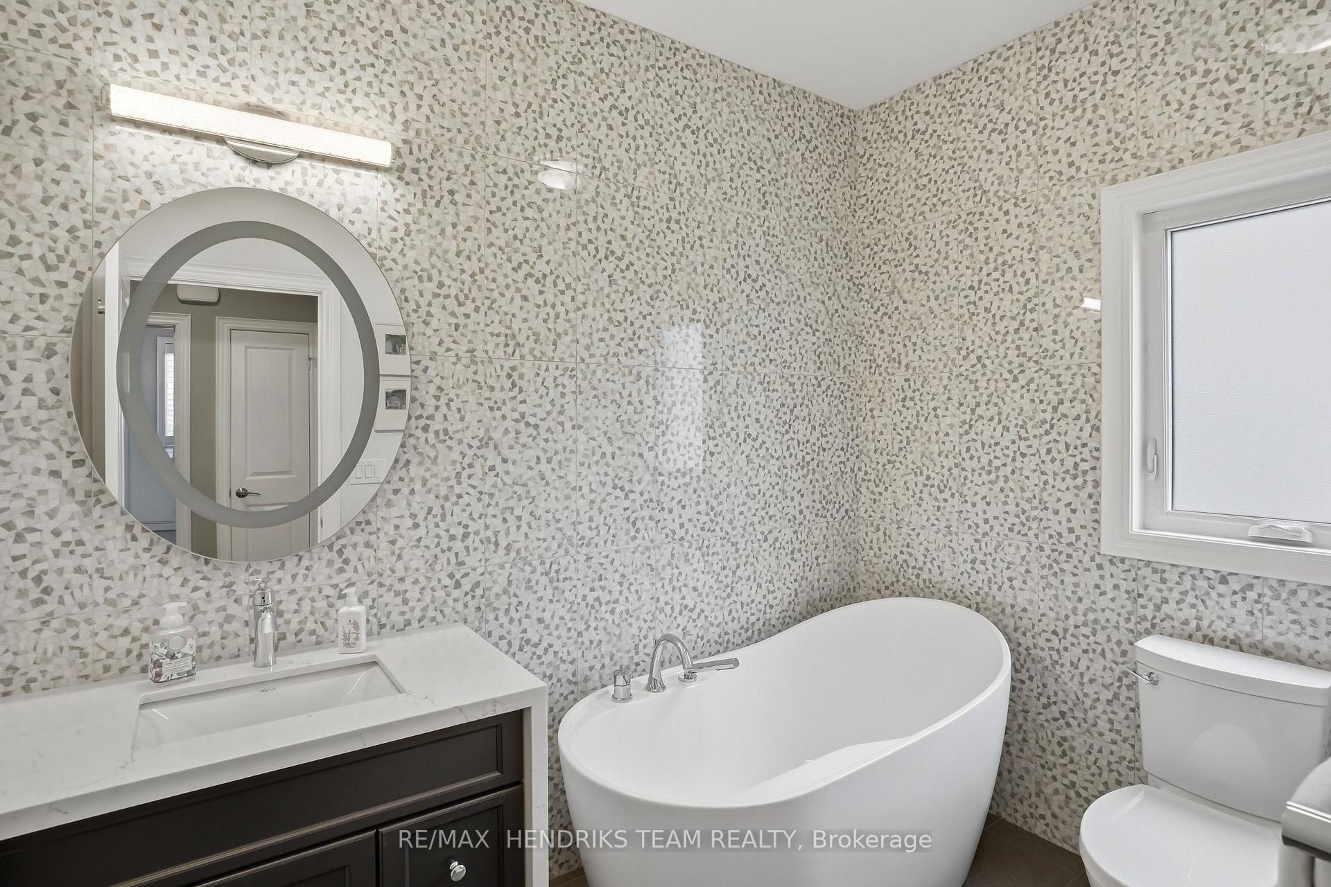 Photo 5 of Unit 5, 180 Port Robinson Road, Pelham, Fonthill — HOMEH
