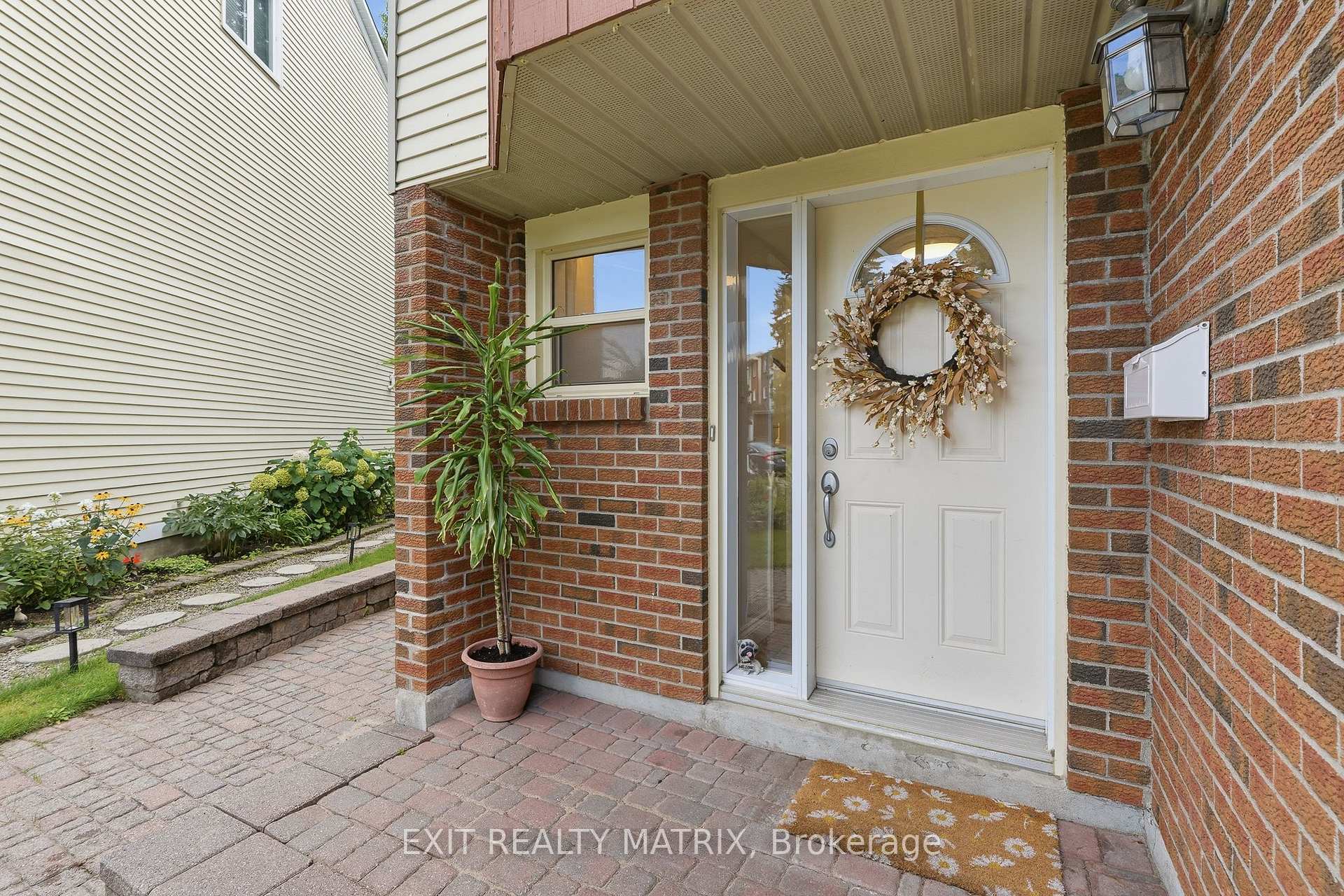 Photo 7 of 270 Fernleaf Crescent, Ottawa, Queenswood Heights South — HOMEH