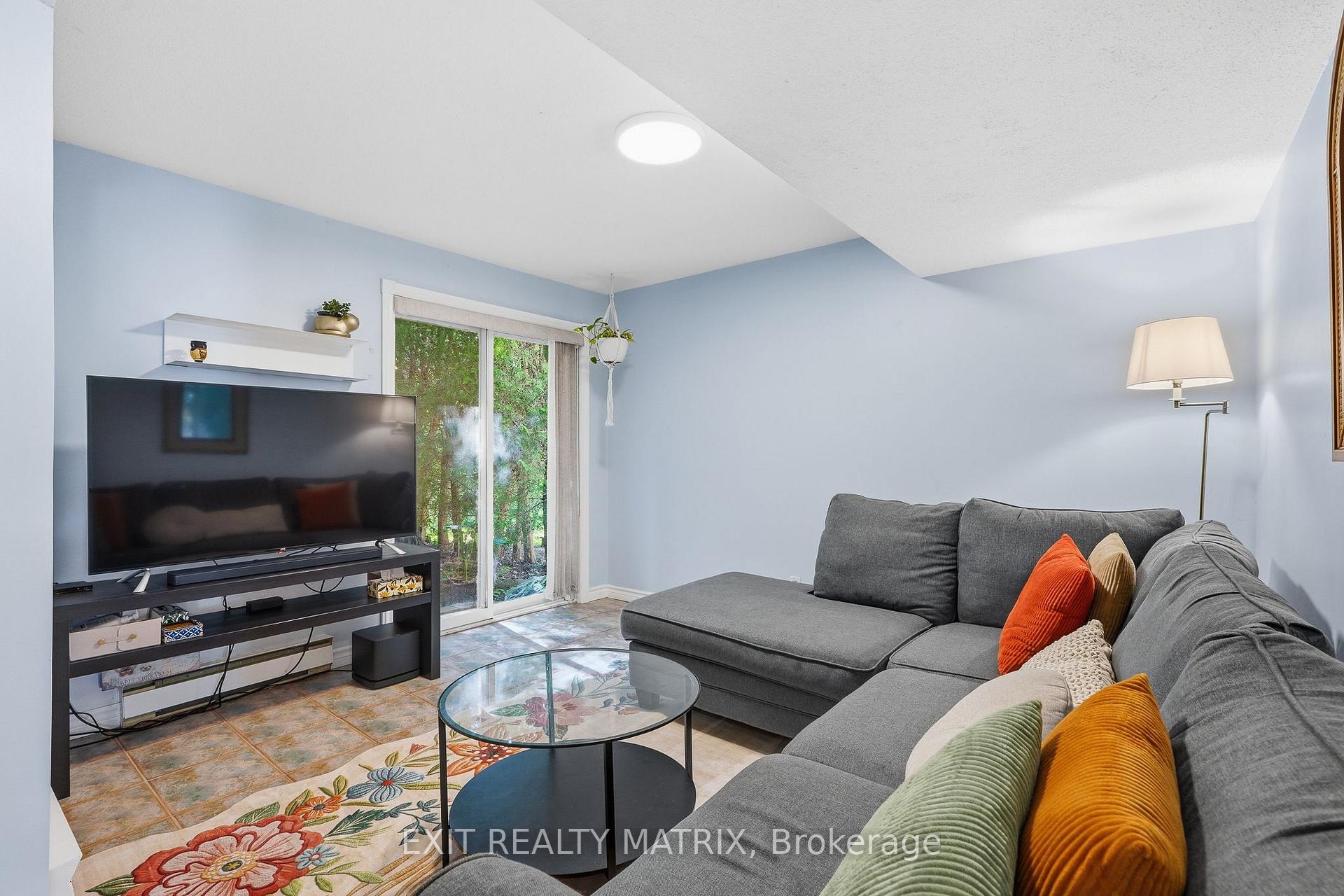 Photo 11 of 270 Fernleaf Crescent, Ottawa, Queenswood Heights South — HOMEH