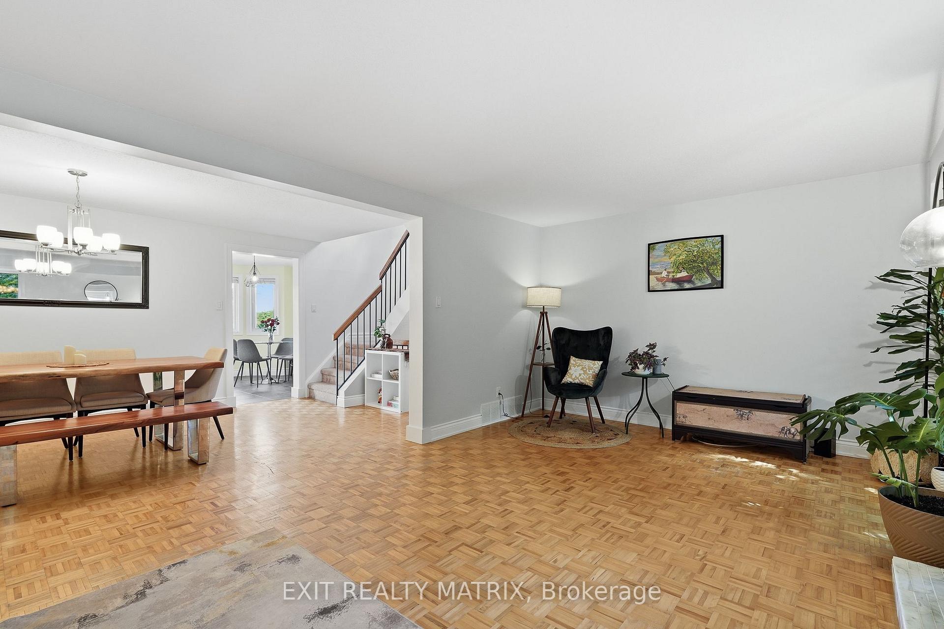 Photo 15 of 270 Fernleaf Crescent, Ottawa, Queenswood Heights South — HOMEH