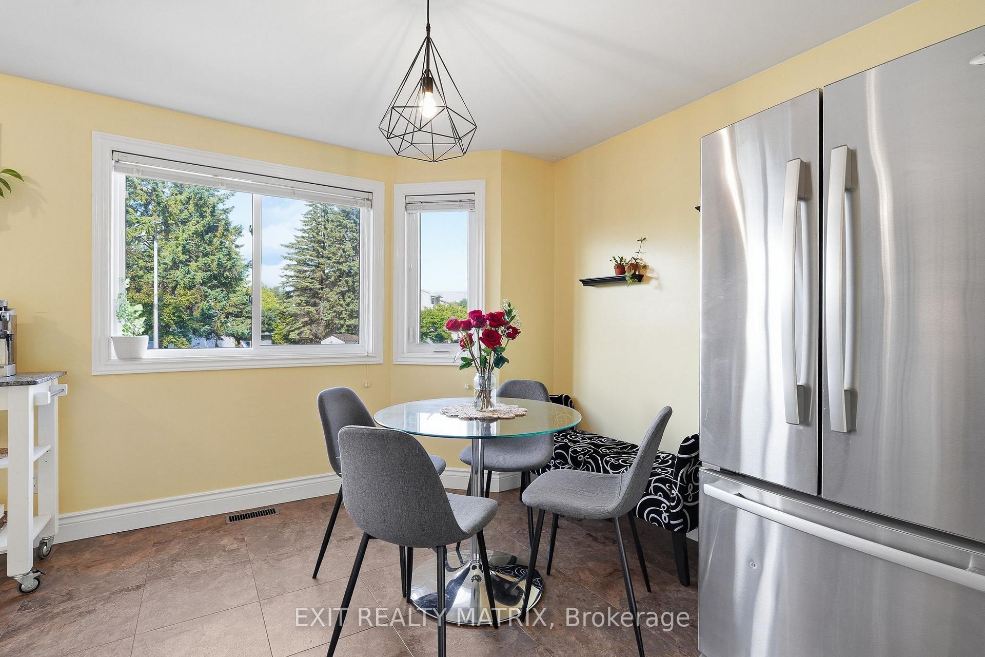 Photo 25 of 270 Fernleaf Crescent, Ottawa, Queenswood Heights South — HOMEH