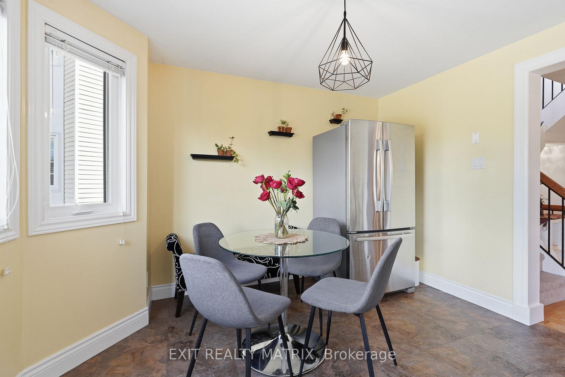 Photo 26 of 270 Fernleaf Crescent, Ottawa, Queenswood Heights South — HOMEH
